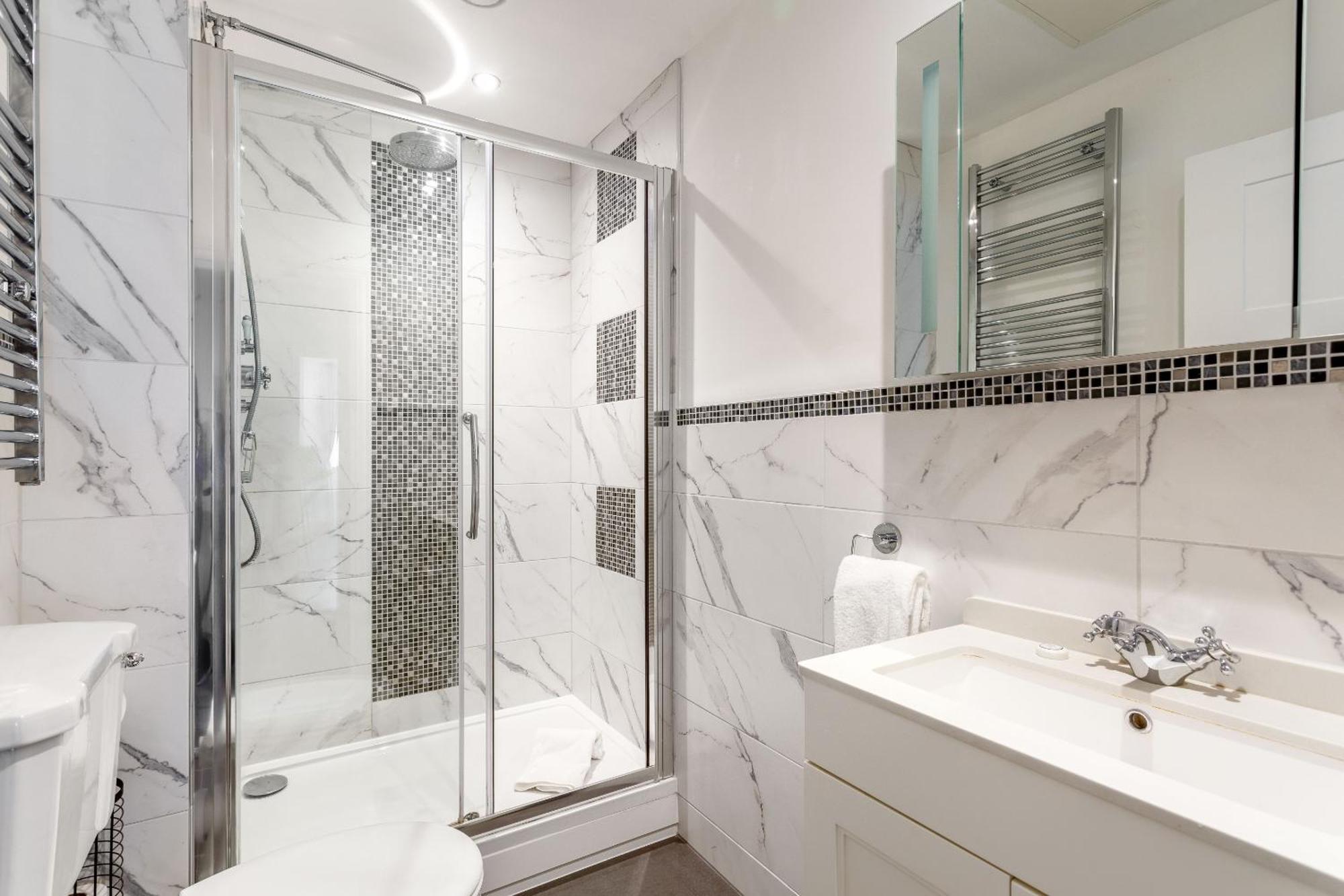 Apartment 1 Bedroom By Humming Nest Short Lets & Serviced With Free Wifi *