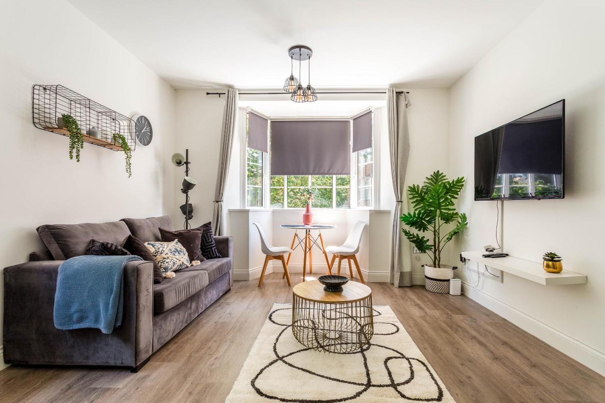 Apartment 1 Bedroom By Humming Nest Short Lets & Serviced With Free Wifi