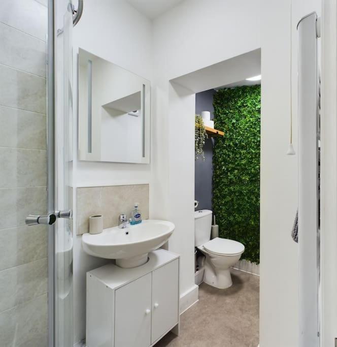 Stylish Maisonette With Hot Tub