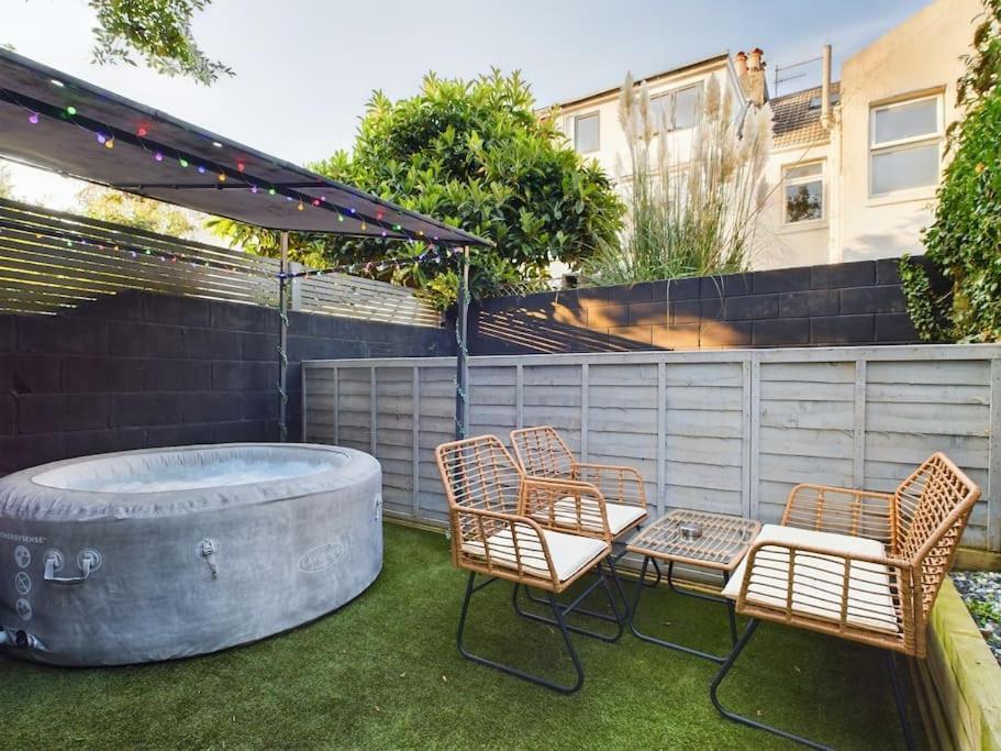 Stylish Maisonette With Hot Tub *