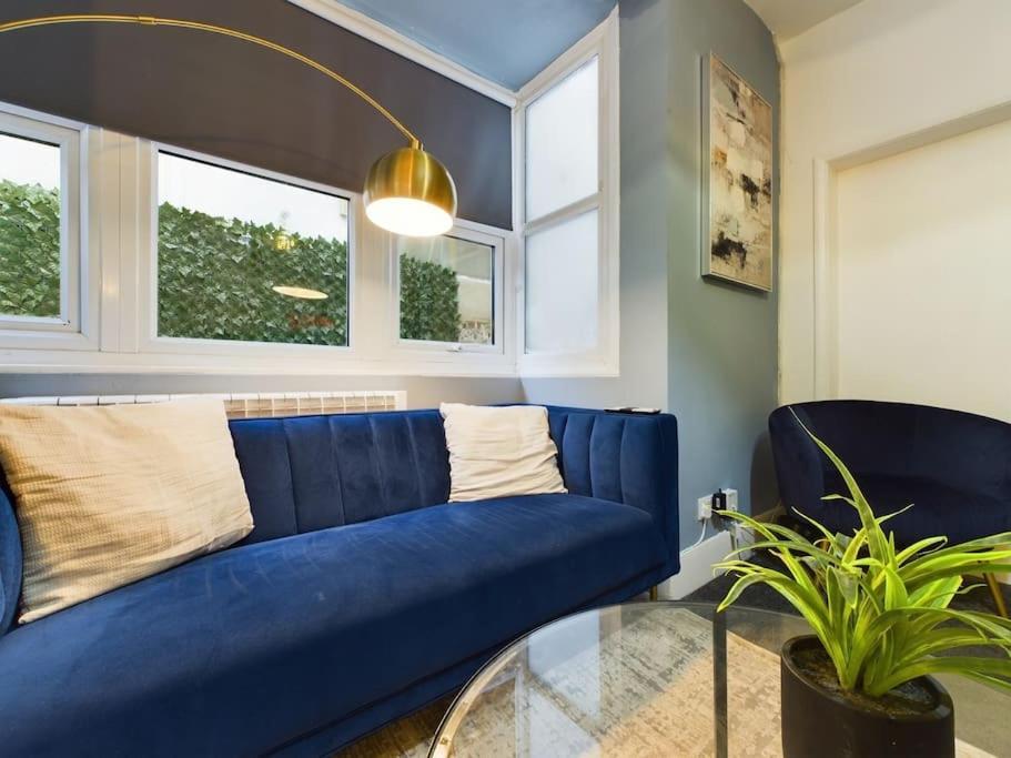 Stylish Maisonette With Hot Tub Apartment