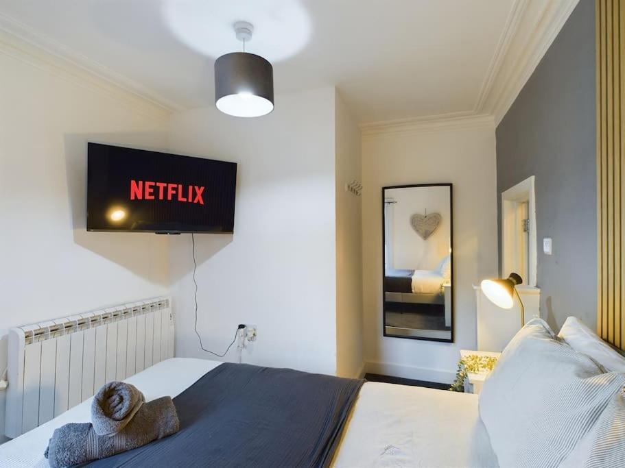 Stylish Maisonette With Hot Tub Apartment *