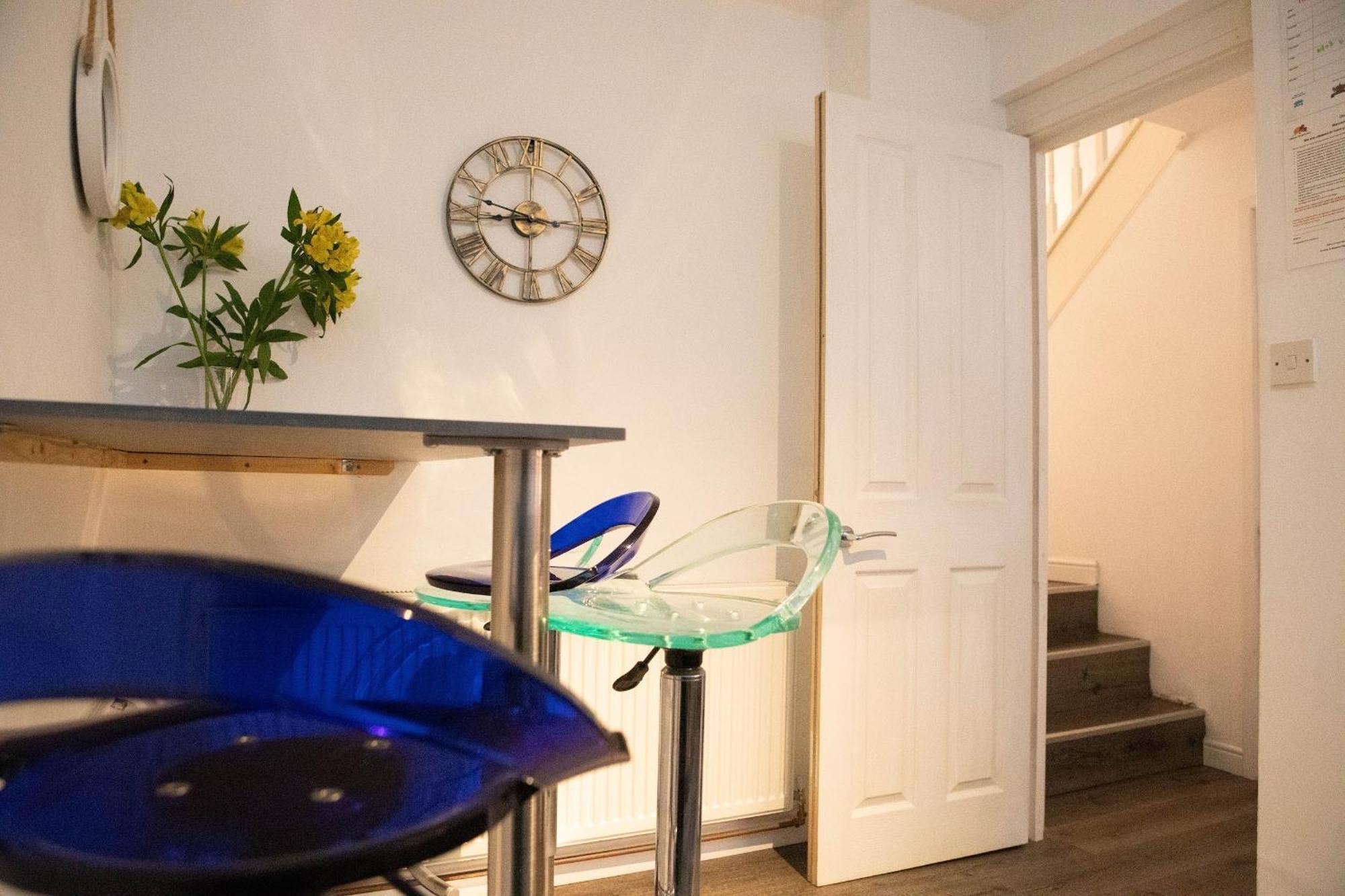 Apartment Best Location,4-Br House,Churchill Square Car Park & Sea-2 Min, Brighton Conference Centre 3 Min, Shops, Restaurants, I-360, Pier - Walking Distance Brighton