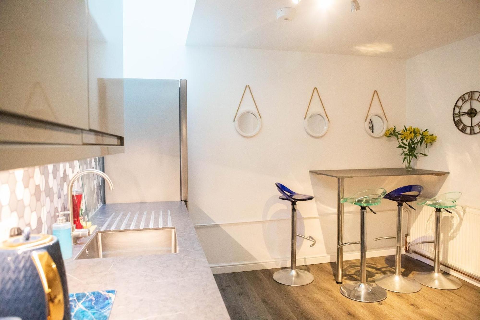 Best Location,4-Br House,Churchill Square Car Park & Sea-2 Min, Brighton Conference Centre 3 Min, Shops, Restaurants, I-360, Pier - Walking Distance *