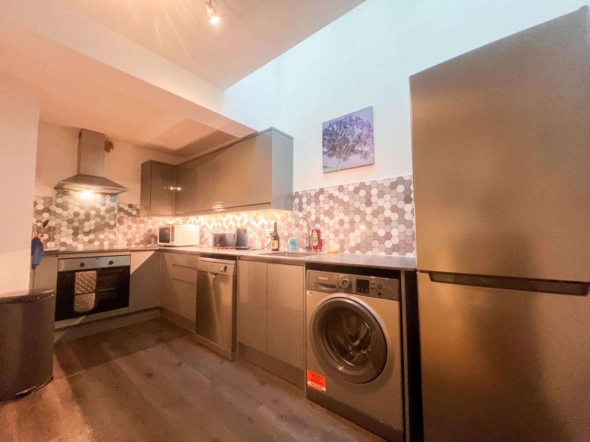 Best Location,4-Br House,Churchill Square Car Park & Sea-2 Min, Brighton Conference Centre 3 Min, Shops, Restaurants, I-360, Pier - Walking Distance Apartment Brighton