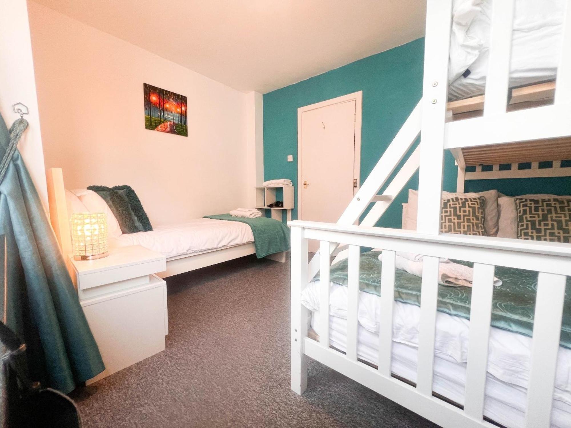 Best Location,4-Br House,Churchill Square Car Park & Sea-2 Min, Brighton Conference Centre 3 Min, Shops, Restaurants, I-360, Pier - Walking Distance *