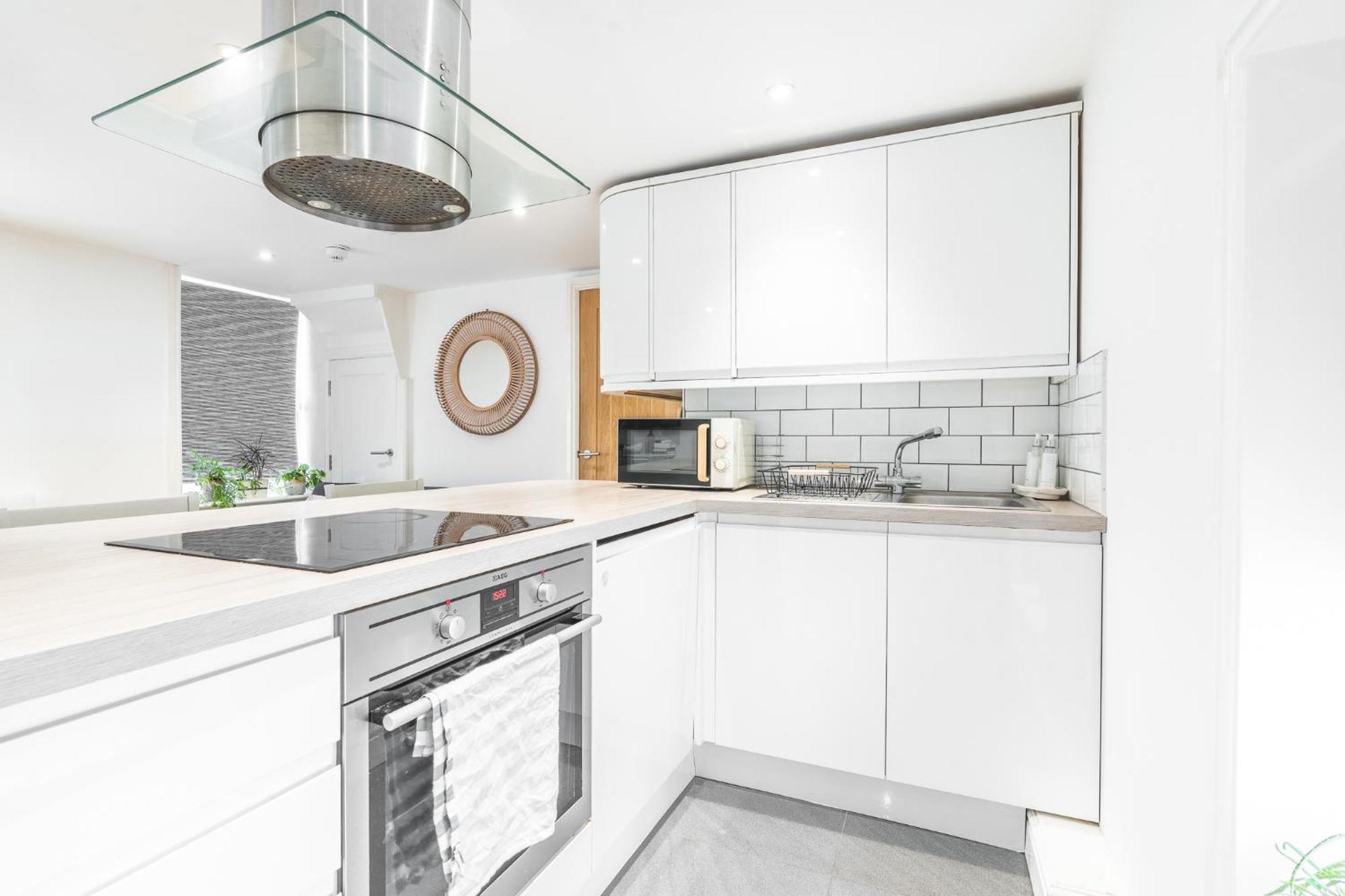 Charming & Chic, Cosy Nest, Just 2-min Walk! Apartment
