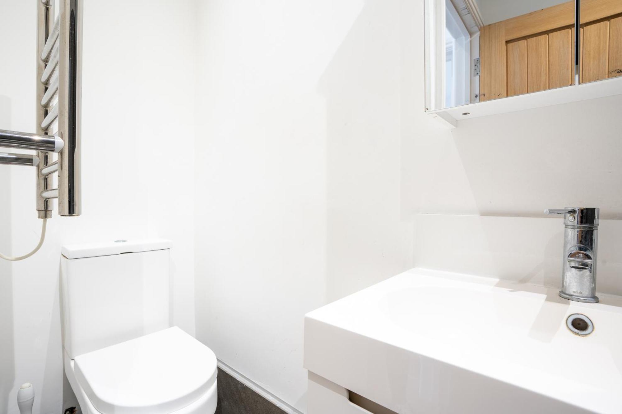 Apartment Charming & Chic, Cosy Nest, Just 2-min Walk! *