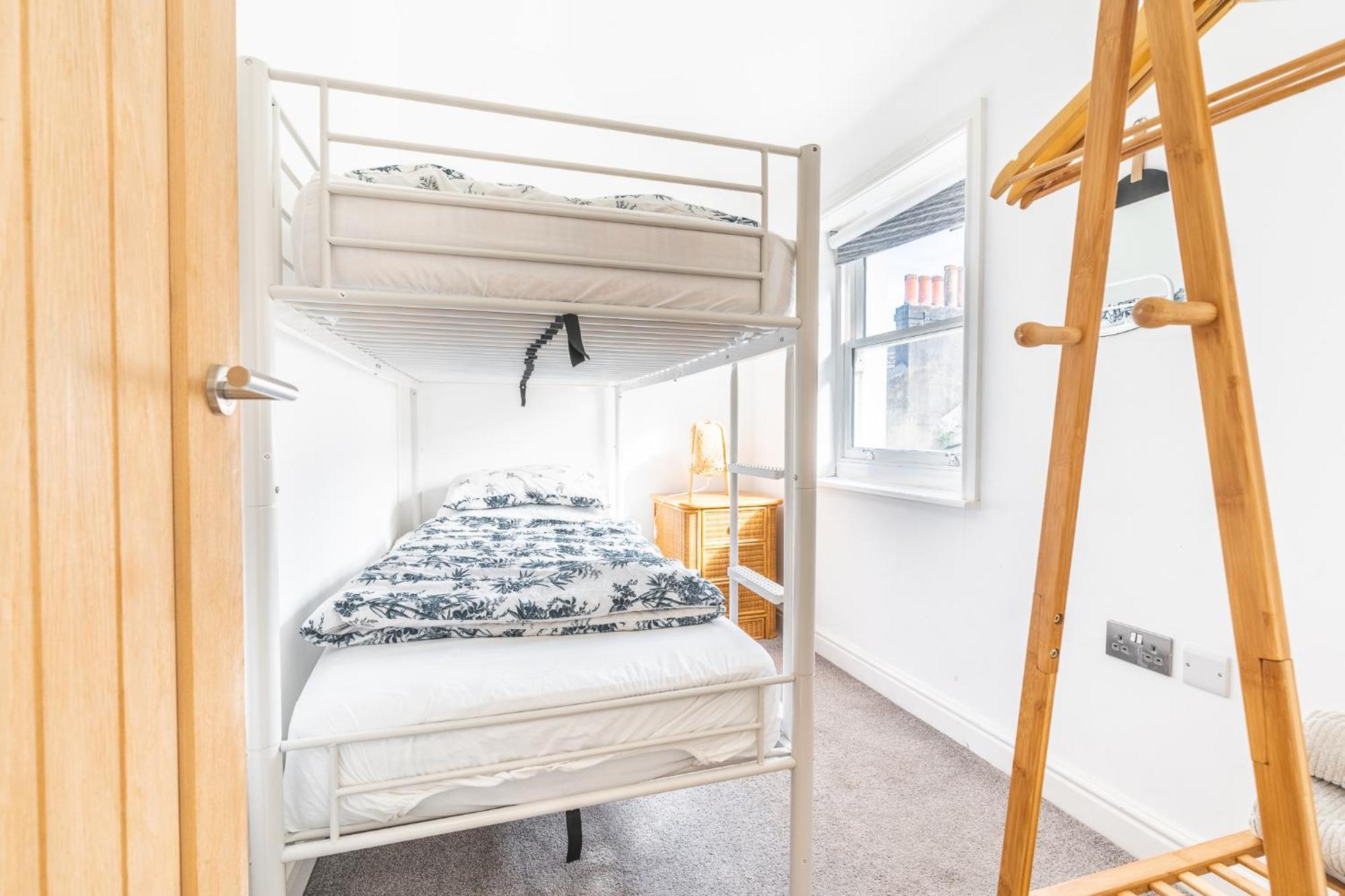 Charming & Chic, Cosy Nest, Just 2-min Walk! Brighton