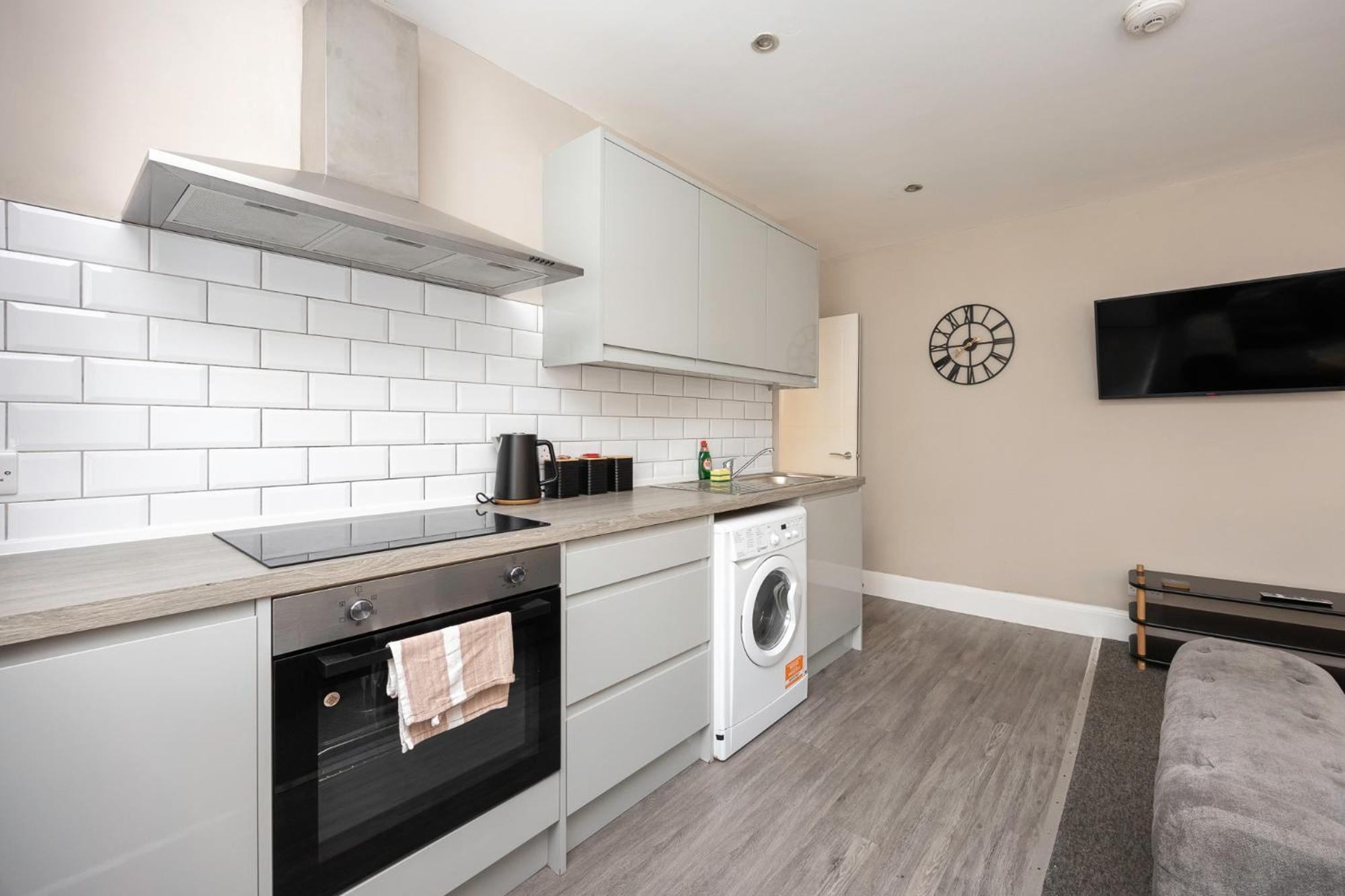 Apartment 3 Bed, 3 Bath - By Primal Estates Short Lets In *