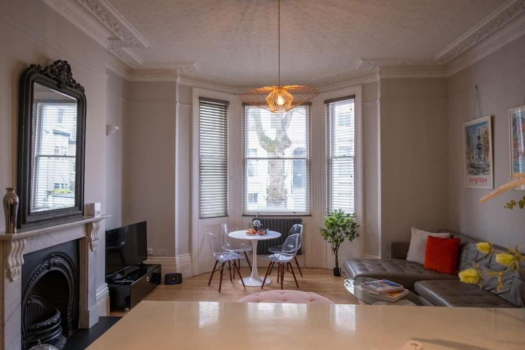 Elegant Retreat With Private Parking & Garden Brighton