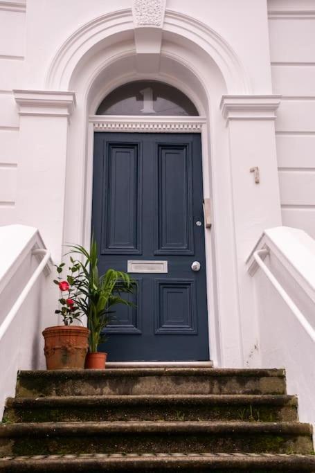 Apartment Elegant Retreat With Private Parking & Garden *