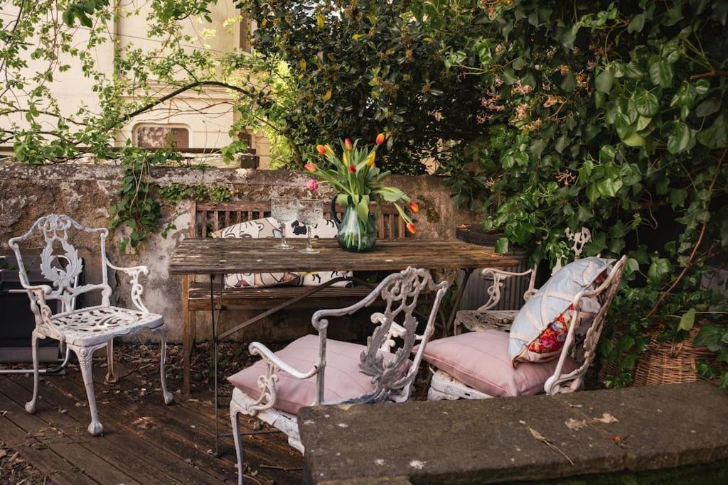 Elegant Retreat With Private Parking & Garden Apartment Brighton