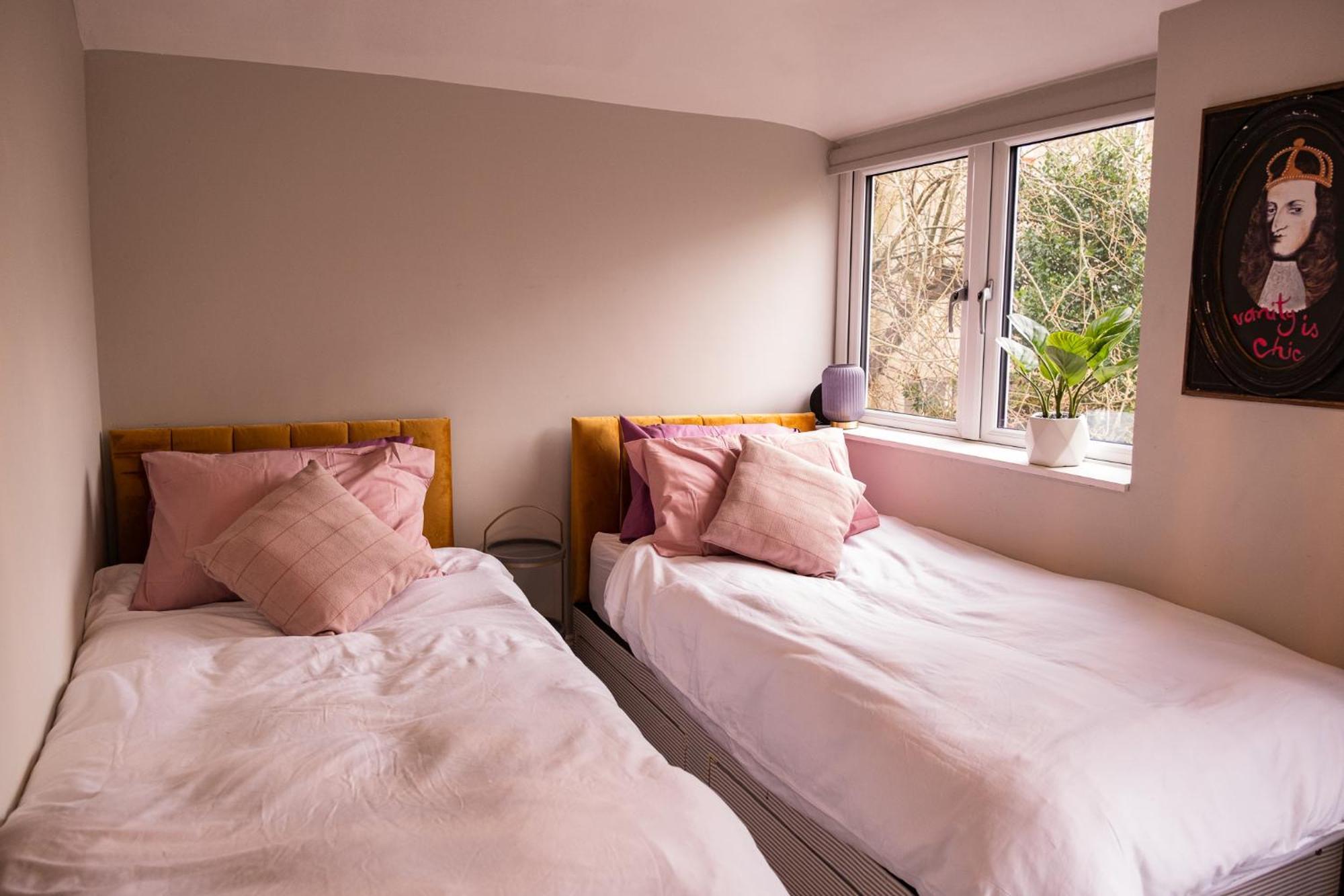 Elegant Retreat With Private Parking & Garden Brighton