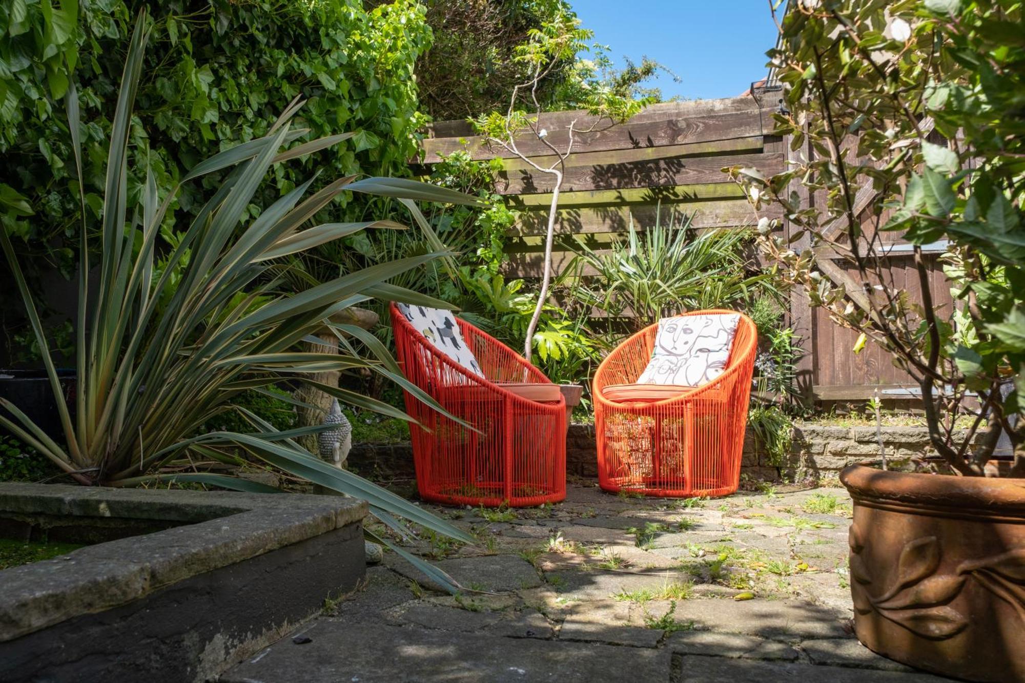 Elegant Retreat With Private Parking & Garden Apartment Brighton