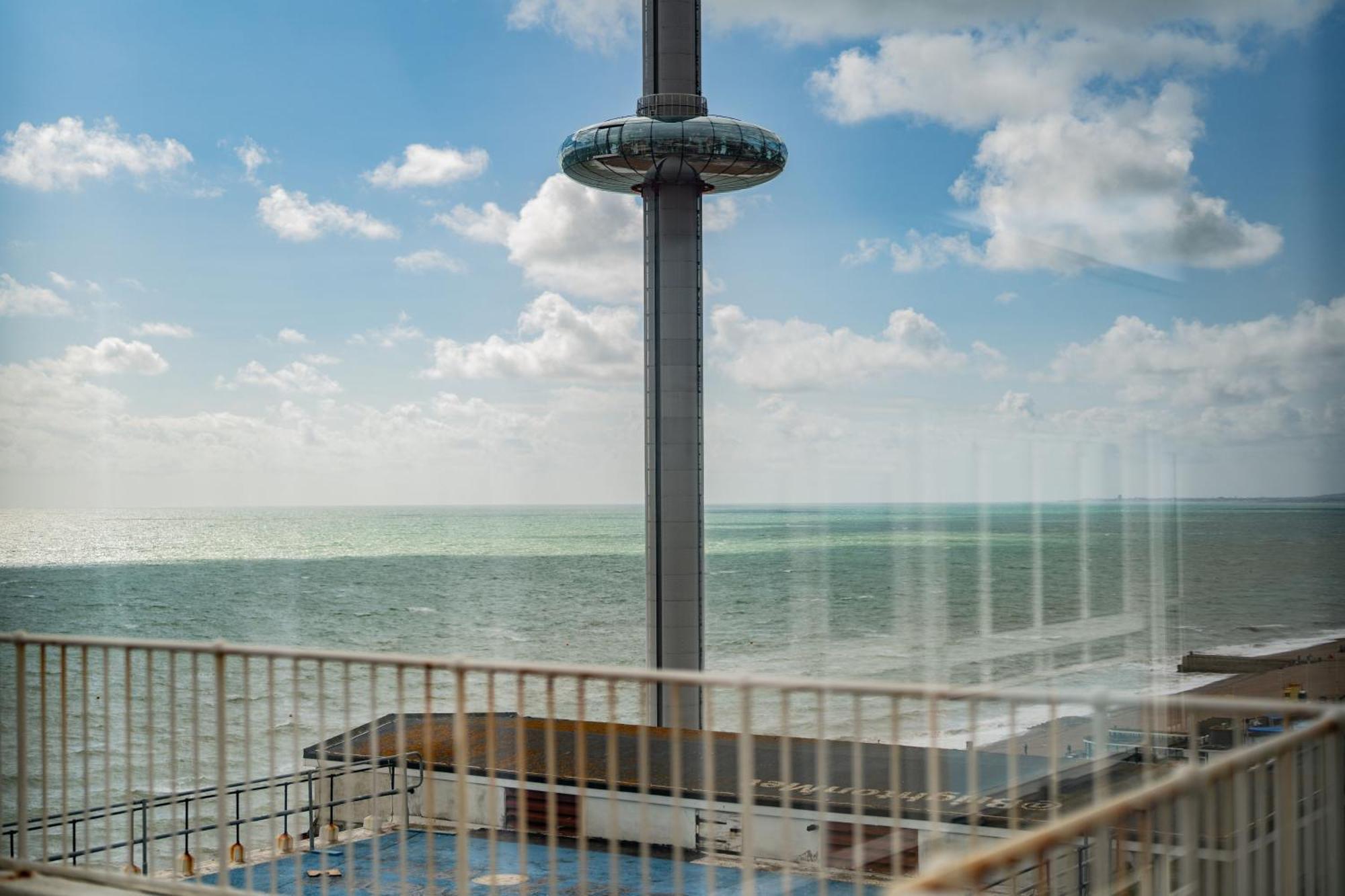 Penthouse Paradise: Beachfront Luxury With & Rooftop Views Apartment *