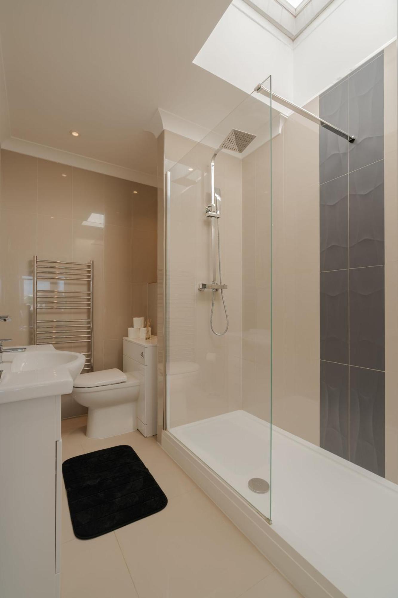 Apartment Penthouse Paradise: Beachfront Luxury With & Rooftop Views Brighton