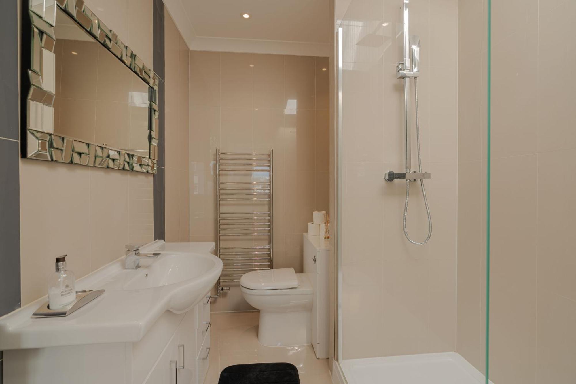 Apartment Penthouse Paradise: Beachfront Luxury With & Rooftop Views Brighton