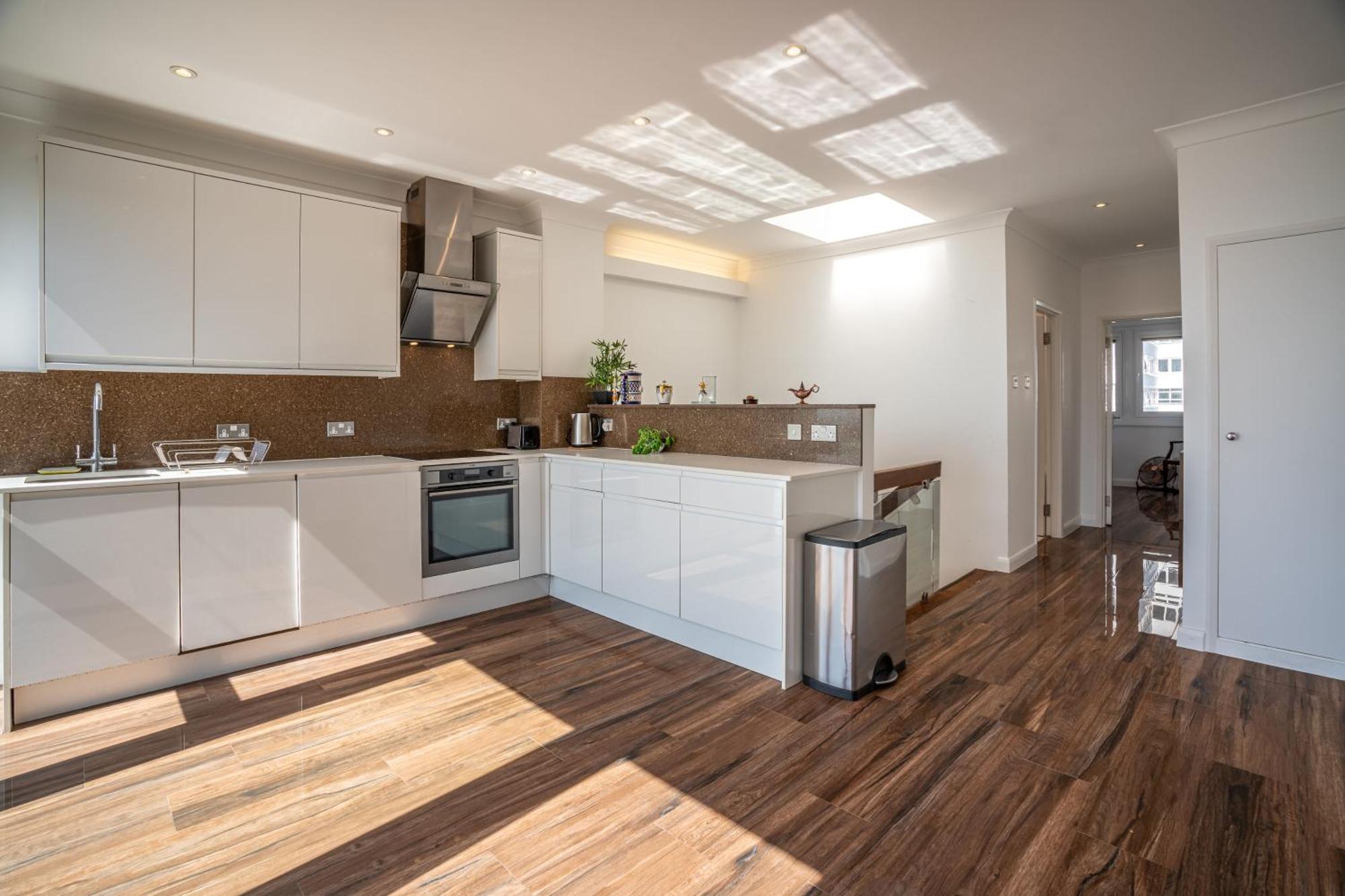 Apartment Penthouse Paradise: Beachfront Luxury With & Rooftop Views Brighton