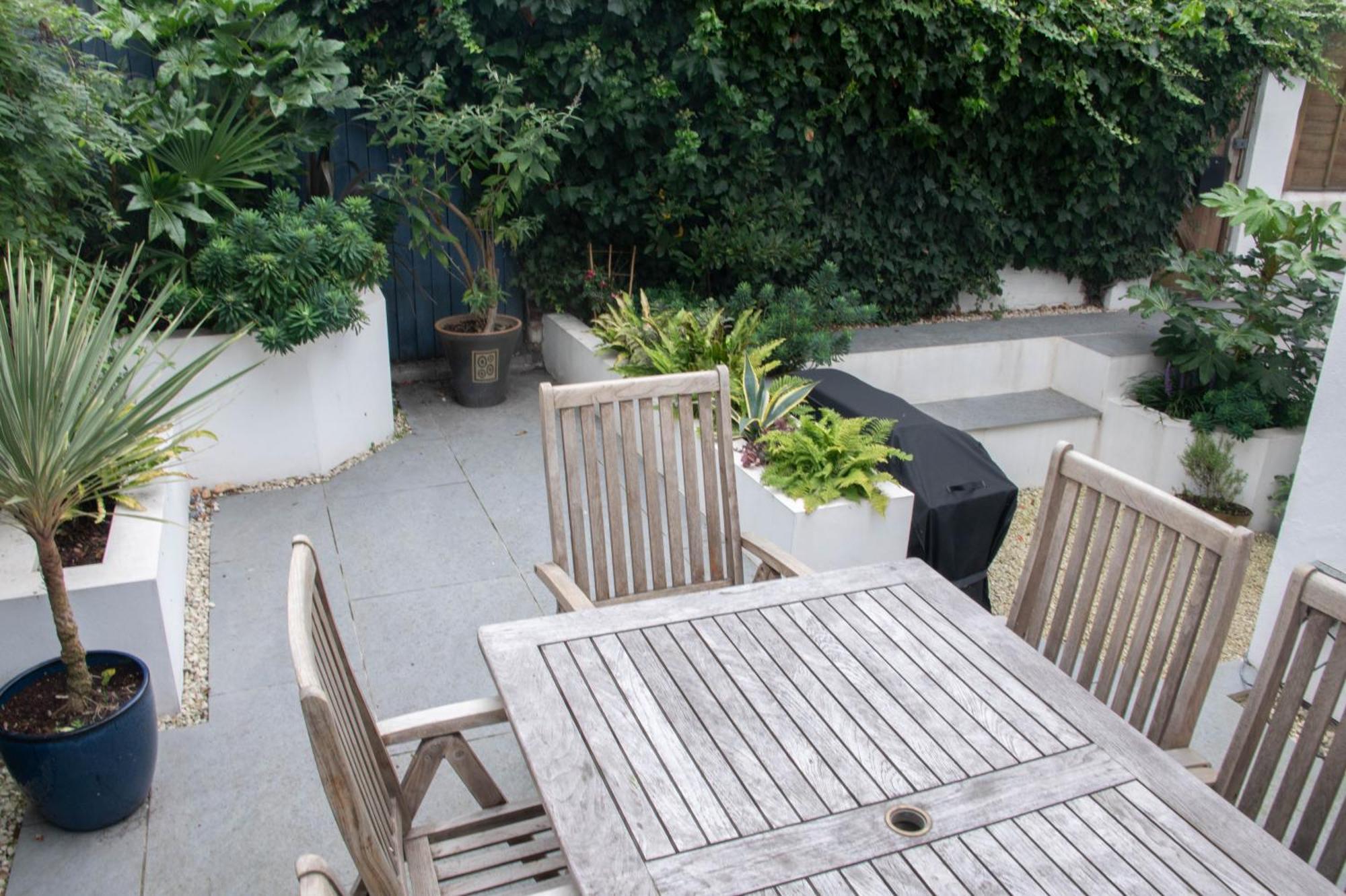 Cute & Cosy 1 Double Bedroom Garden Flat