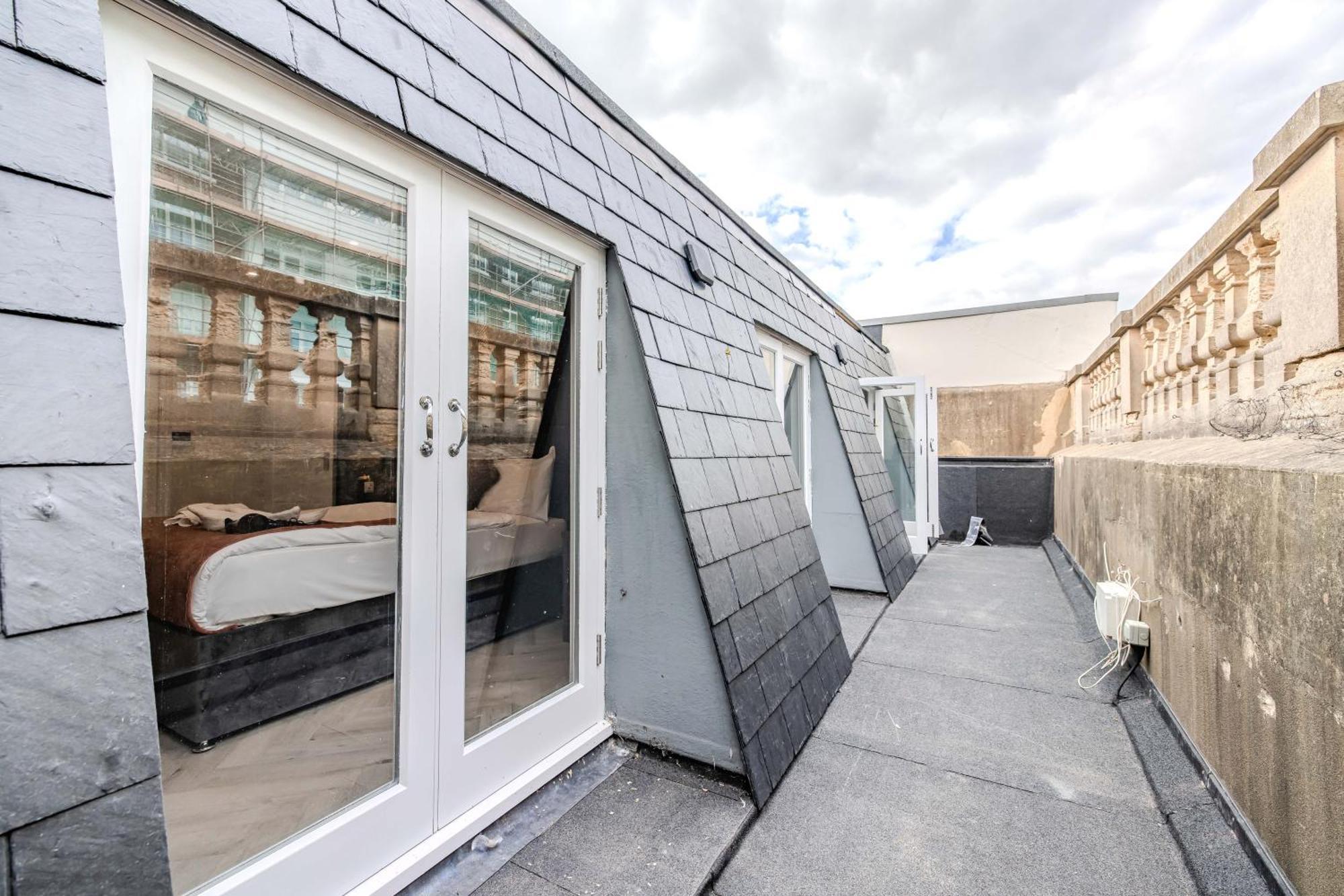 Luxury 1 Bed With Balcony In Next To Sleep 4 Apartment *