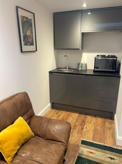 Self Contained Two Apartment, Own Entrance, Private Parking Apartment *