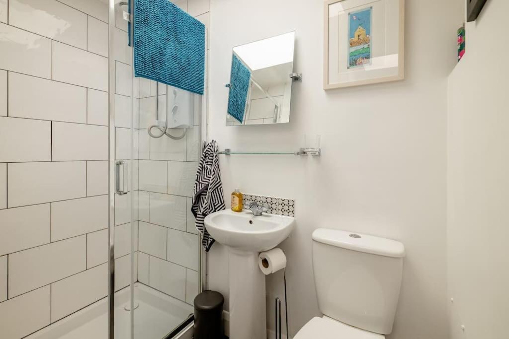 Self Contained Two Apartment, Own Entrance, Private Parking *