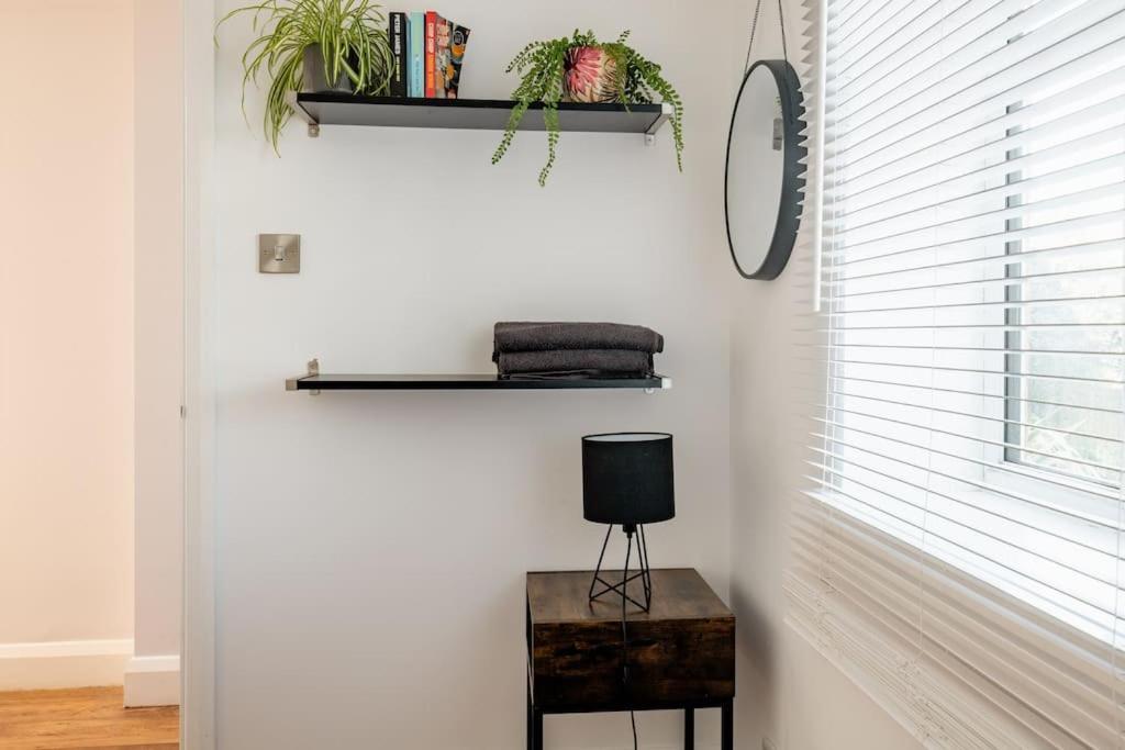 Self Contained Two Apartment, Own Entrance, Private Parking Brighton