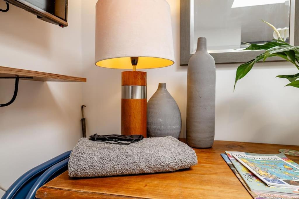 Self Contained Two Apartment, Own Entrance, Private Parking Apartment Brighton