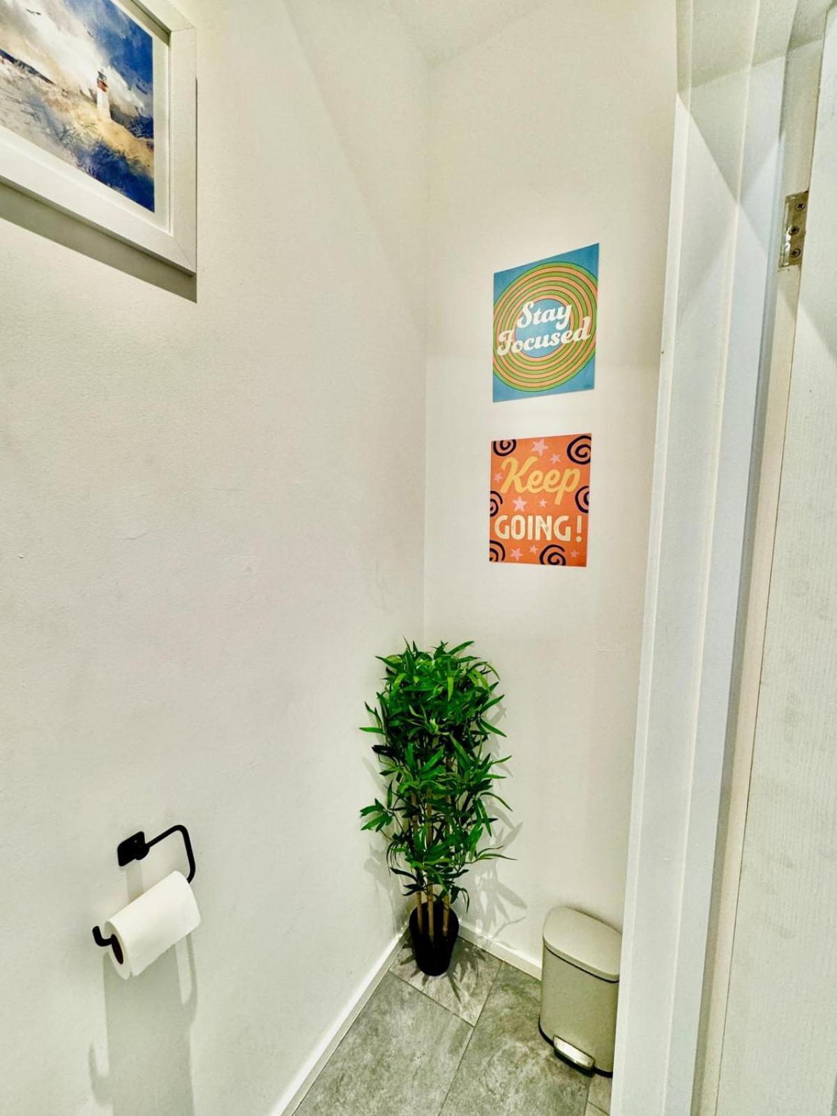 Apartment Three Bedroom House By Peacegrove Homes Short Lets & Serviced With Free Wifi & Pet Friendly Brighton