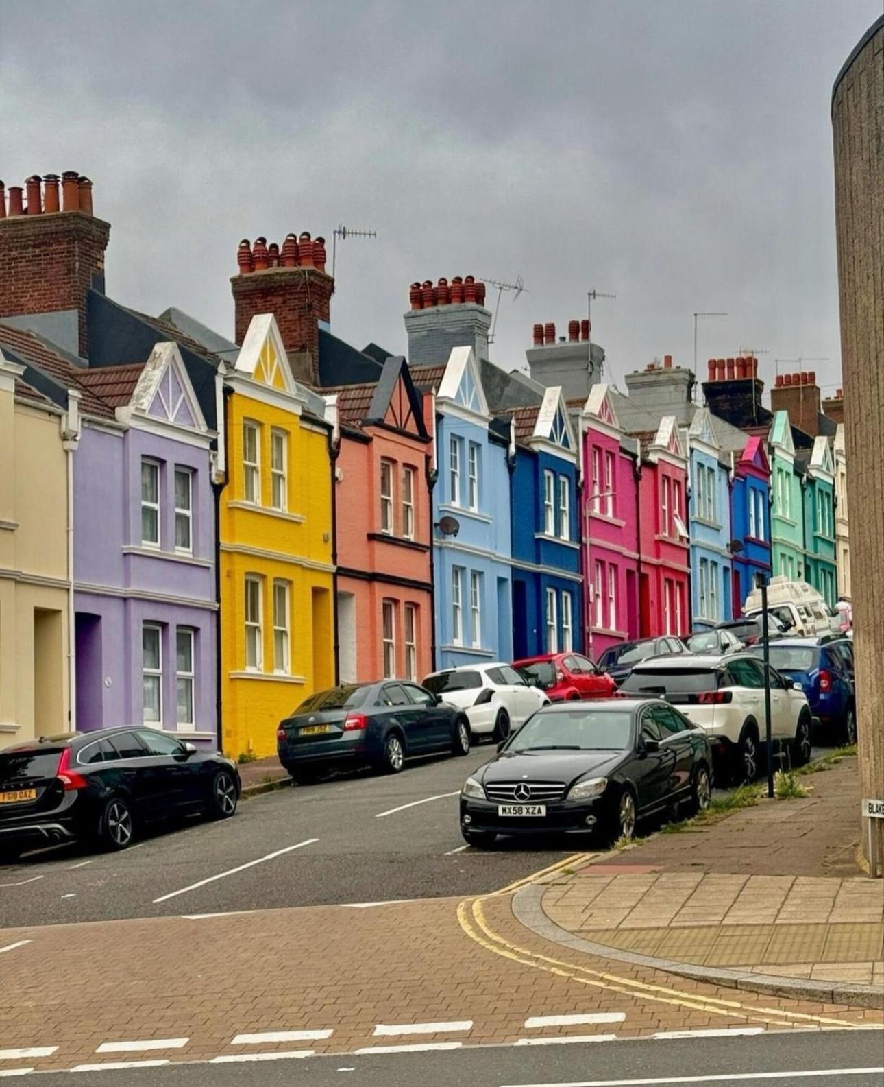 Three Bedroom House By Peacegrove Homes Short Lets & Serviced With Free Wifi & Pet Friendly *