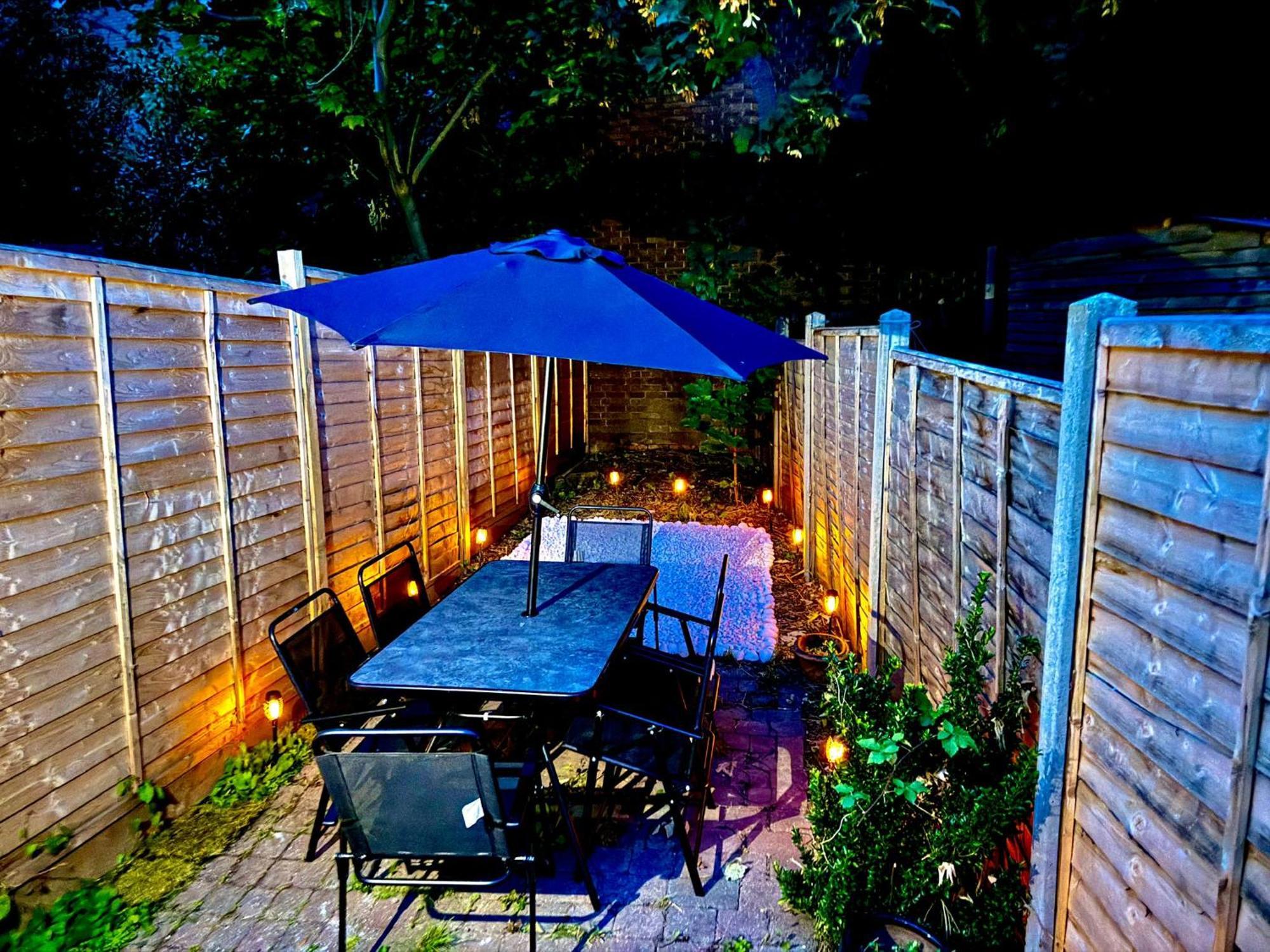 Three Bedroom House By Peacegrove Homes Short Lets & Serviced With Free Wifi & Pet Friendly Brighton