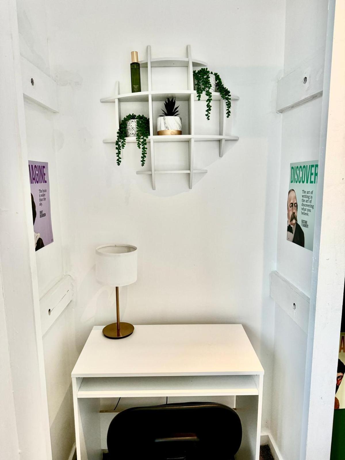 Three Bedroom House By Peacegrove Homes Short Lets & Serviced With Free Wifi & Pet Friendly Apartment Brighton