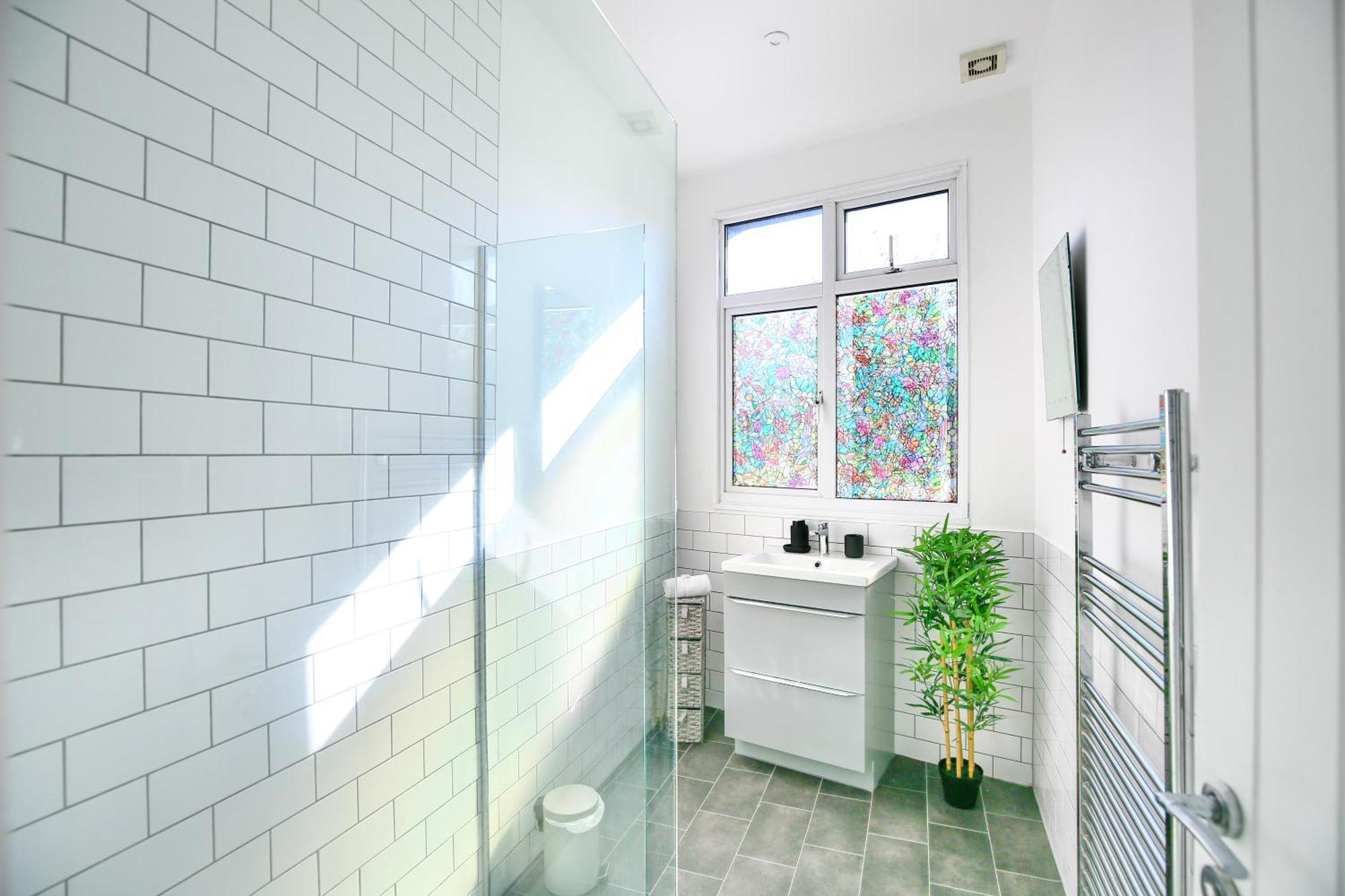 Apartment Three Bedroom House By Peacegrove Homes Short Lets & Serviced With Free Wifi & Pet Friendly