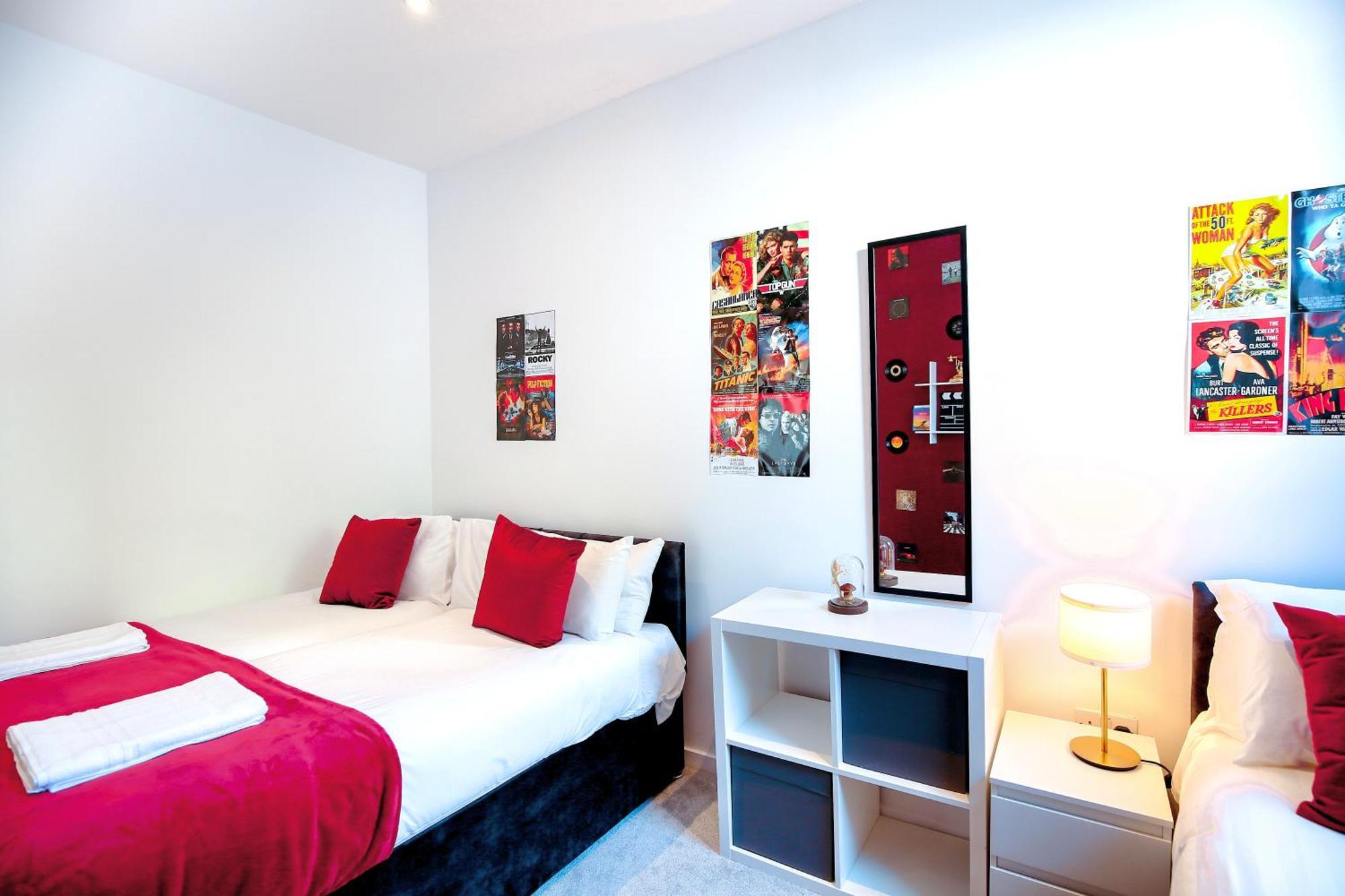 Apartment Three Bedroom House By Peacegrove Homes Short Lets & Serviced With Free Wifi & Pet Friendly Brighton