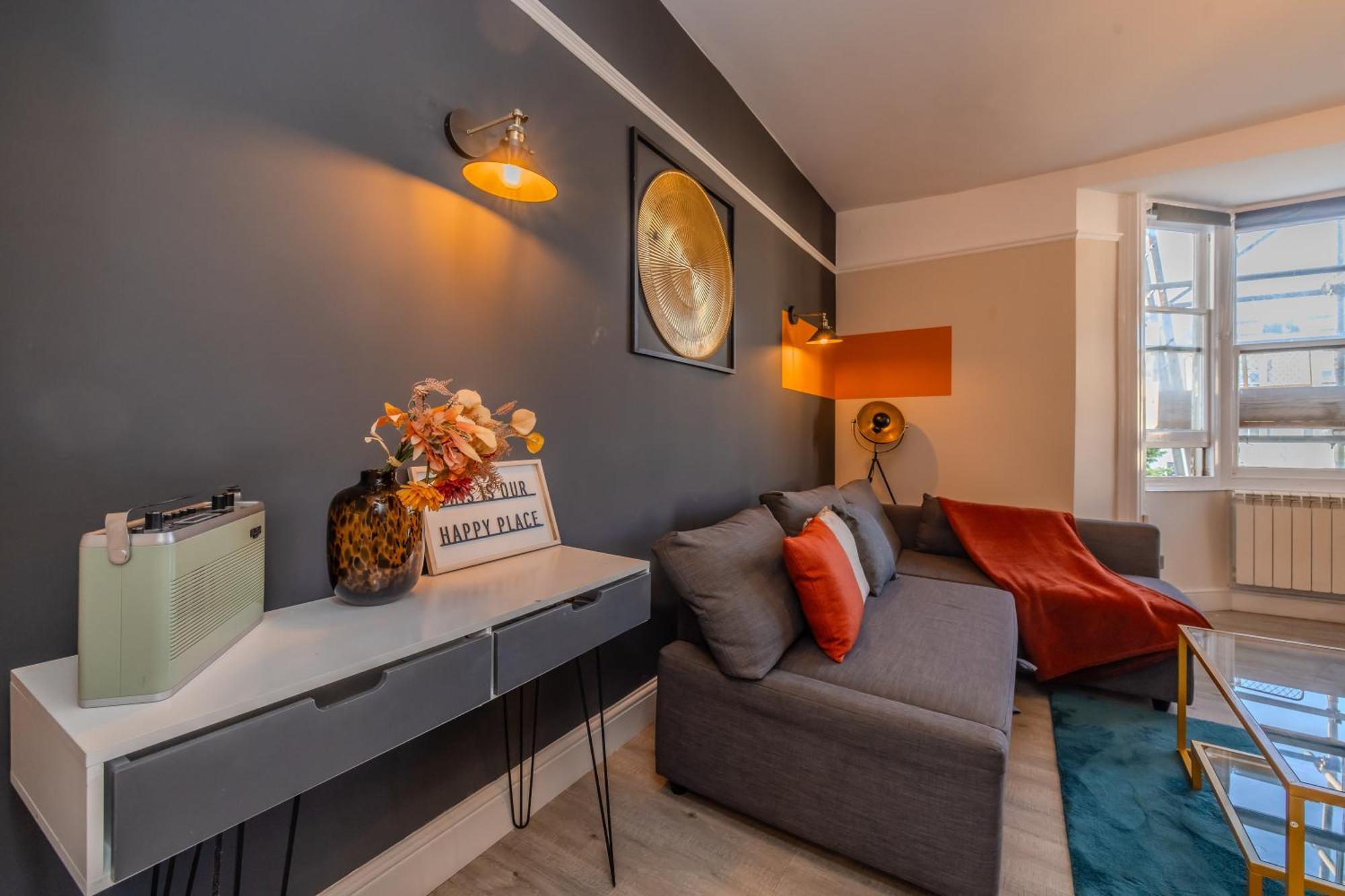 2bedroom 1 Bathroom Flat Next To *