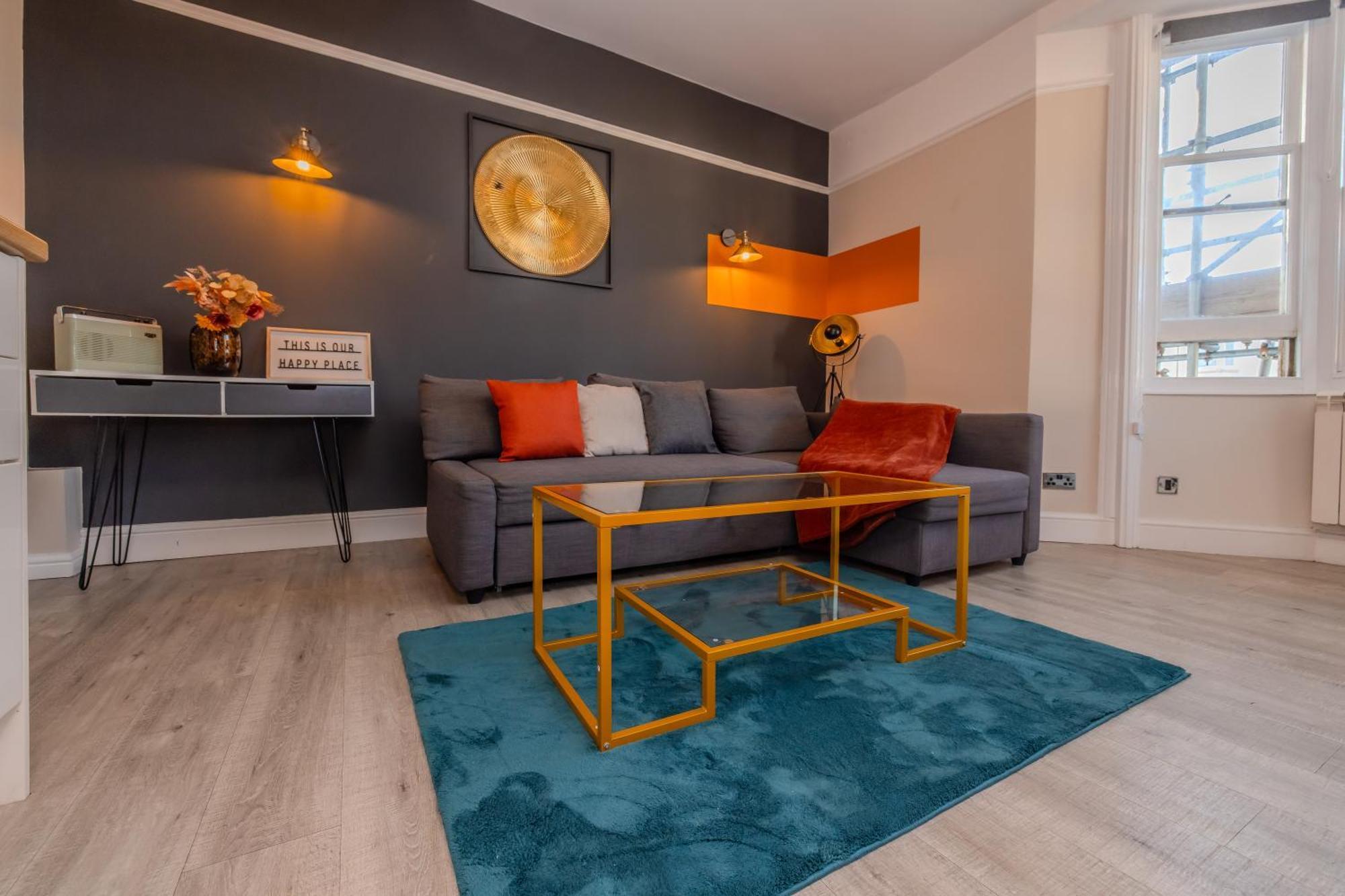 Apartment 2bedroom 1 Bathroom Flat Next To *