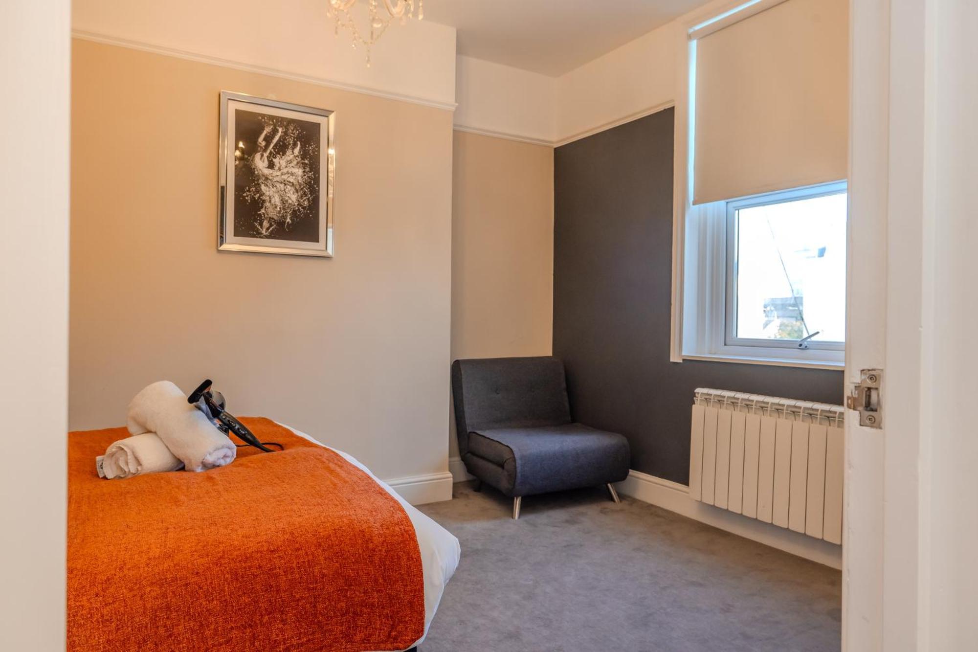 2bedroom 1 Bathroom Flat Next To Apartment