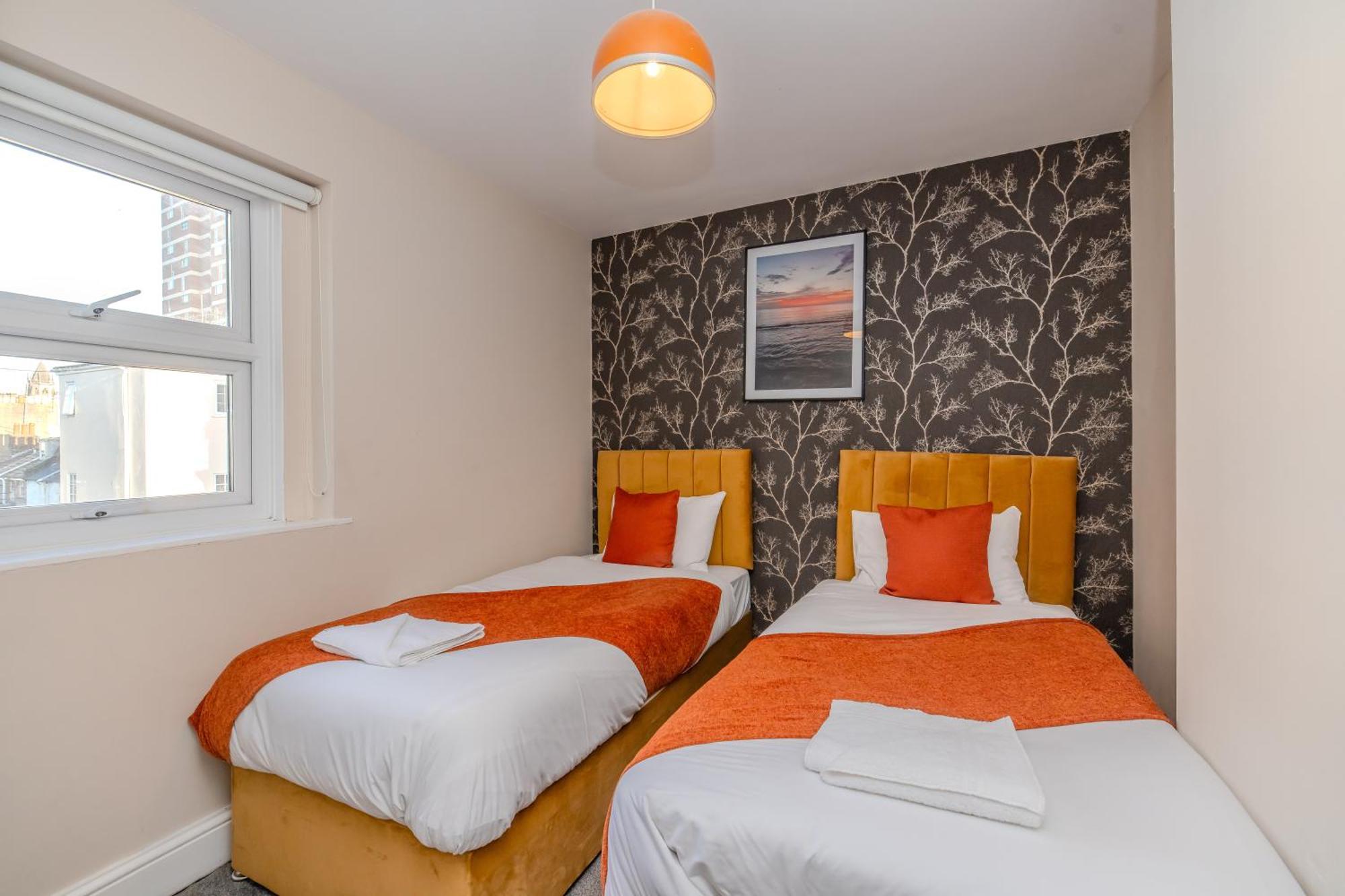 2bedroom 1 Bathroom Flat Next To Apartment *