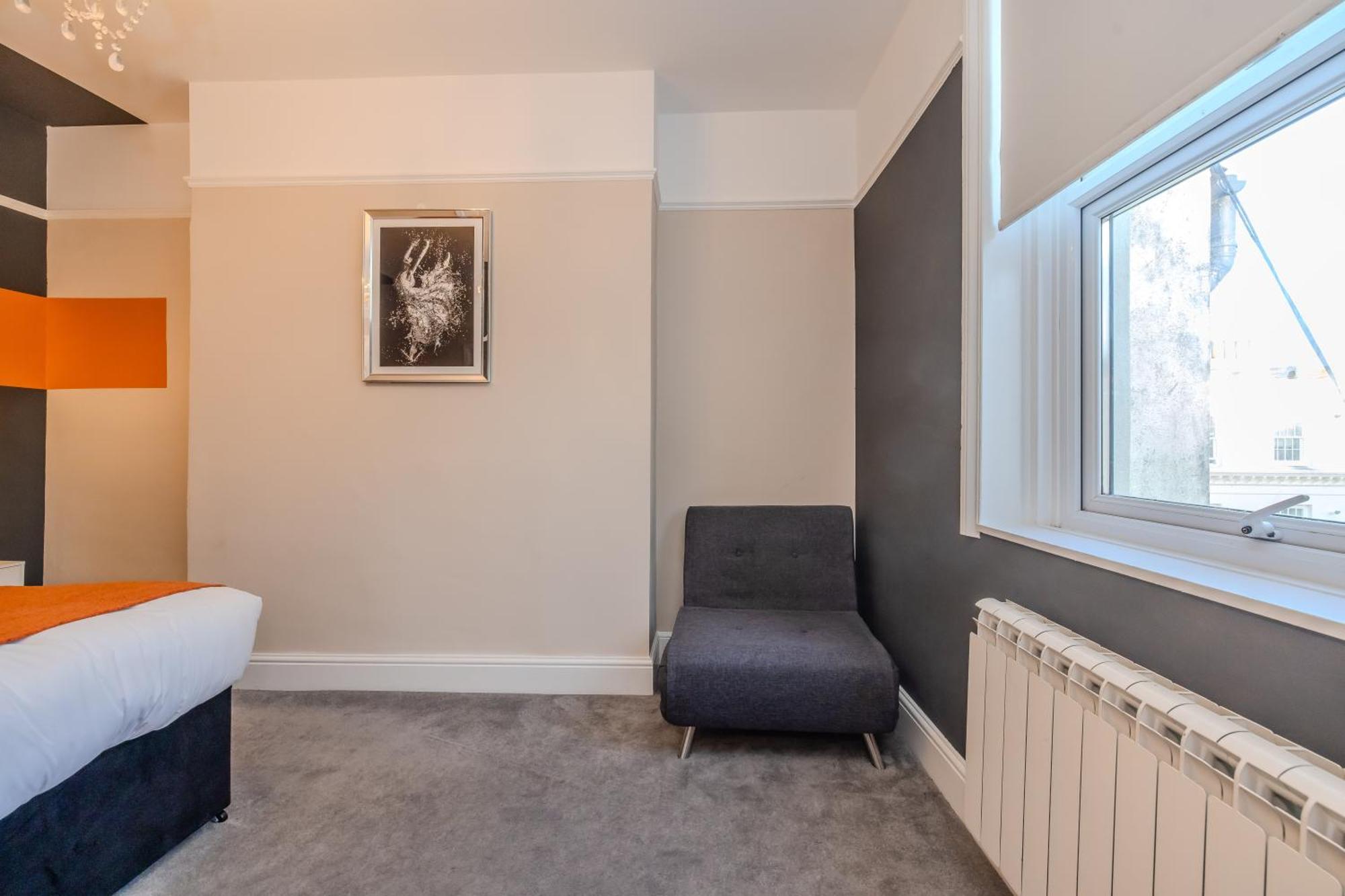 2bedroom 1 Bathroom Flat Next To Apartment *