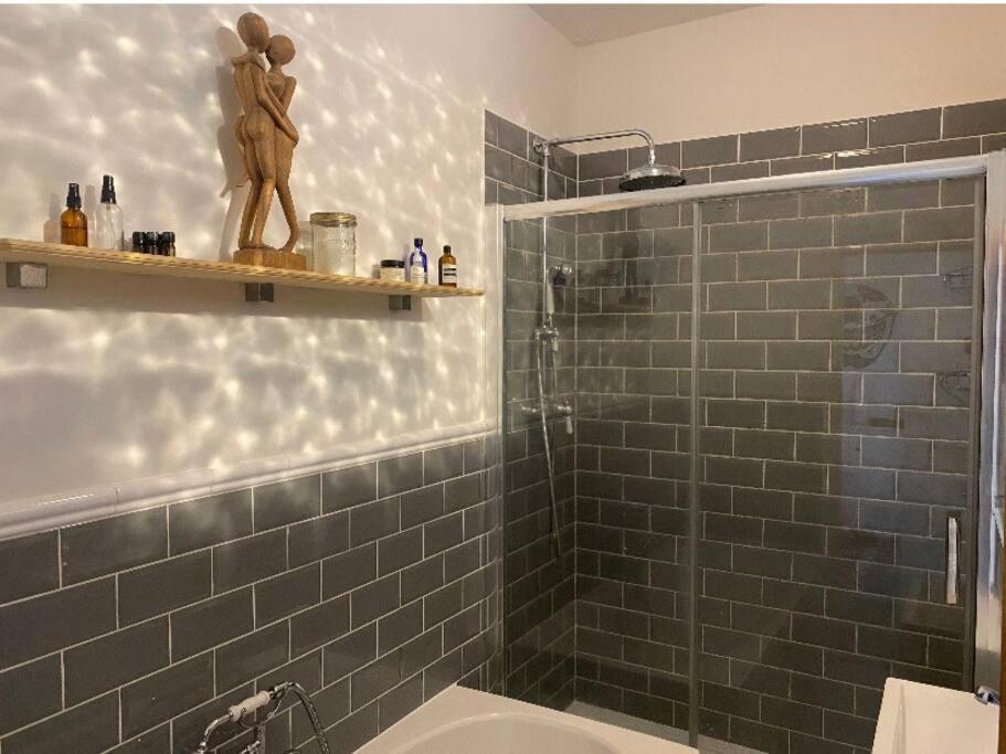 Lovely One Bed With Garden Apartment *