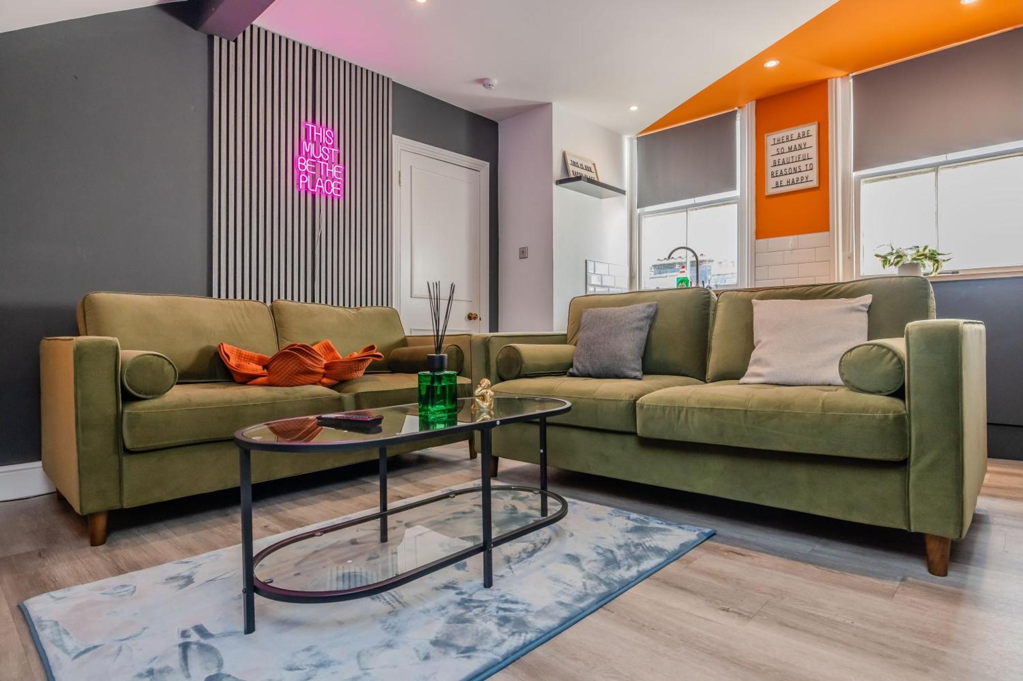 Stylish 2-br For 7 Guests Free Parking In Church Road Apartment