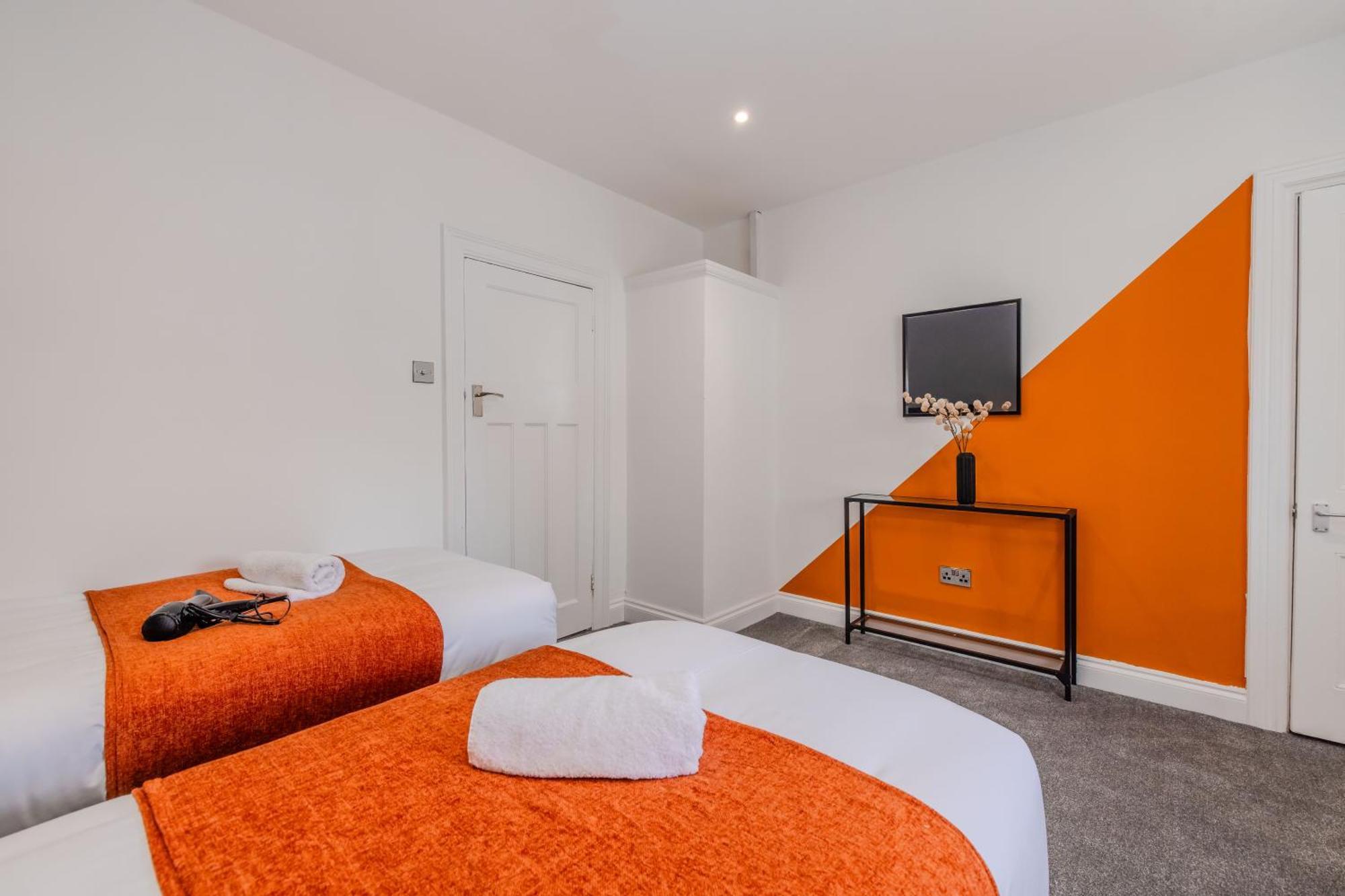 Perfect I 3 Bedroom I Next To I Sleep 10