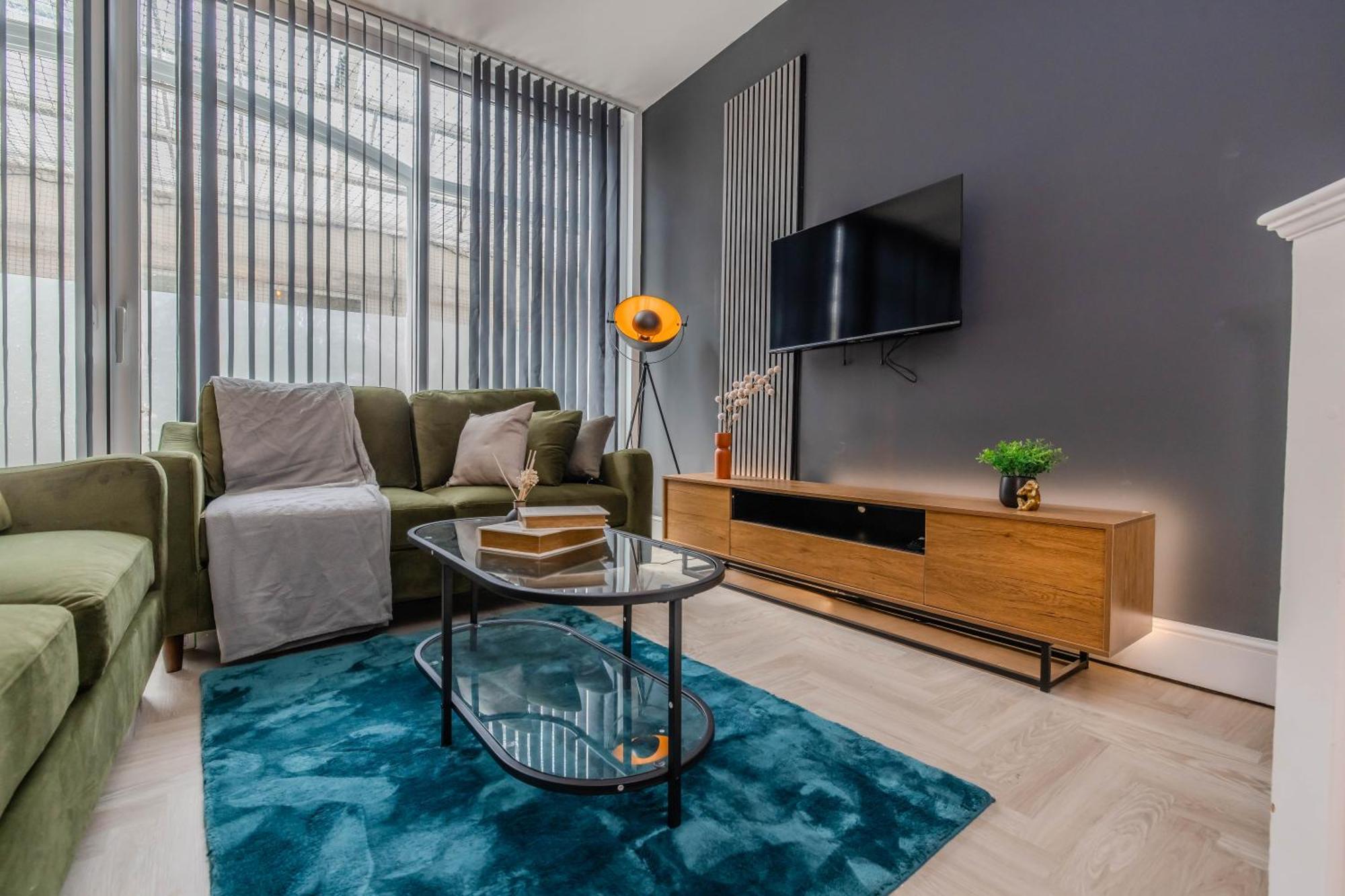 Perfect I 3 Bedroom I Next To I Sleep 10 Apartment