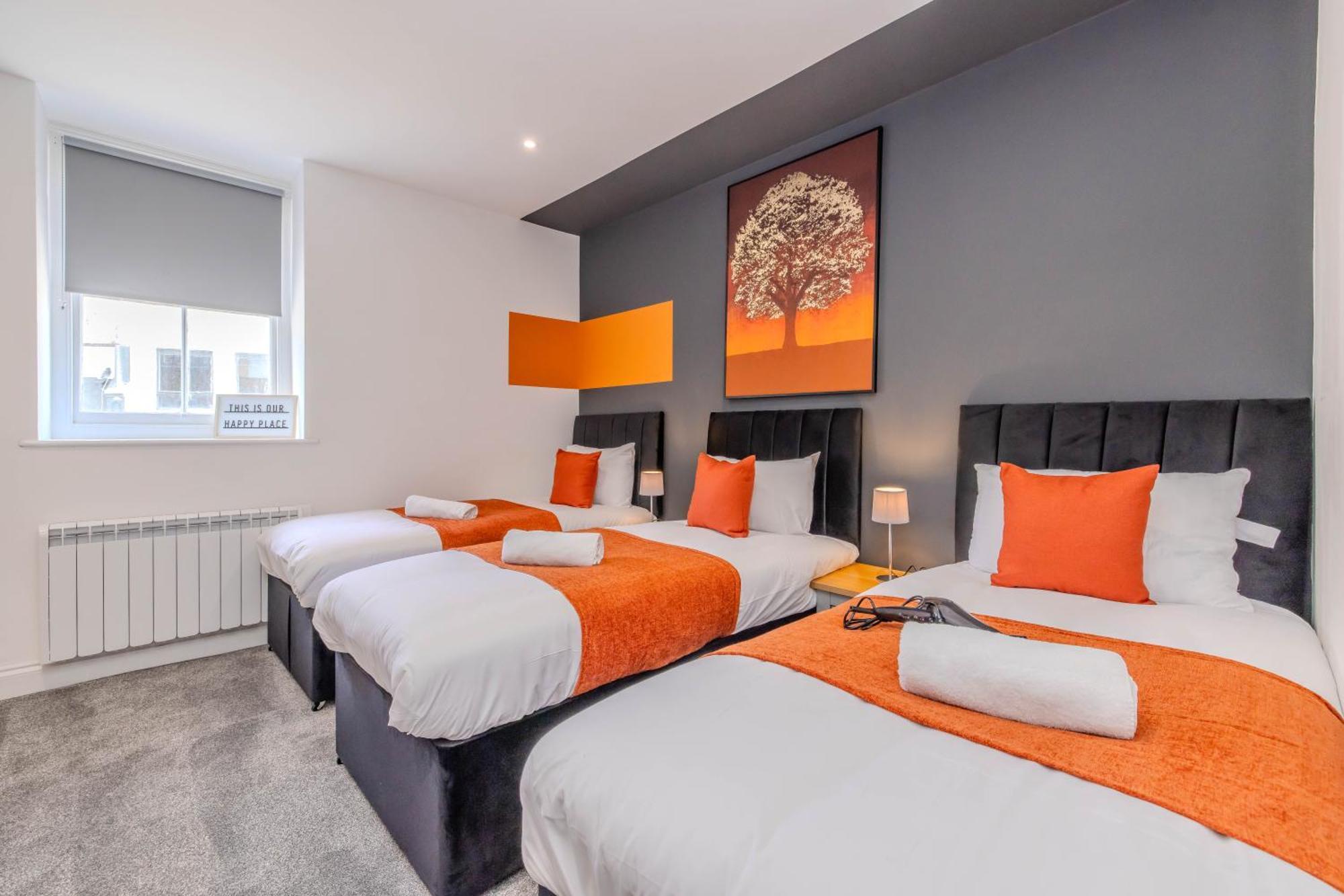 Apartment Perfect I 3 Bedroom I Next To I Sleep 10 *