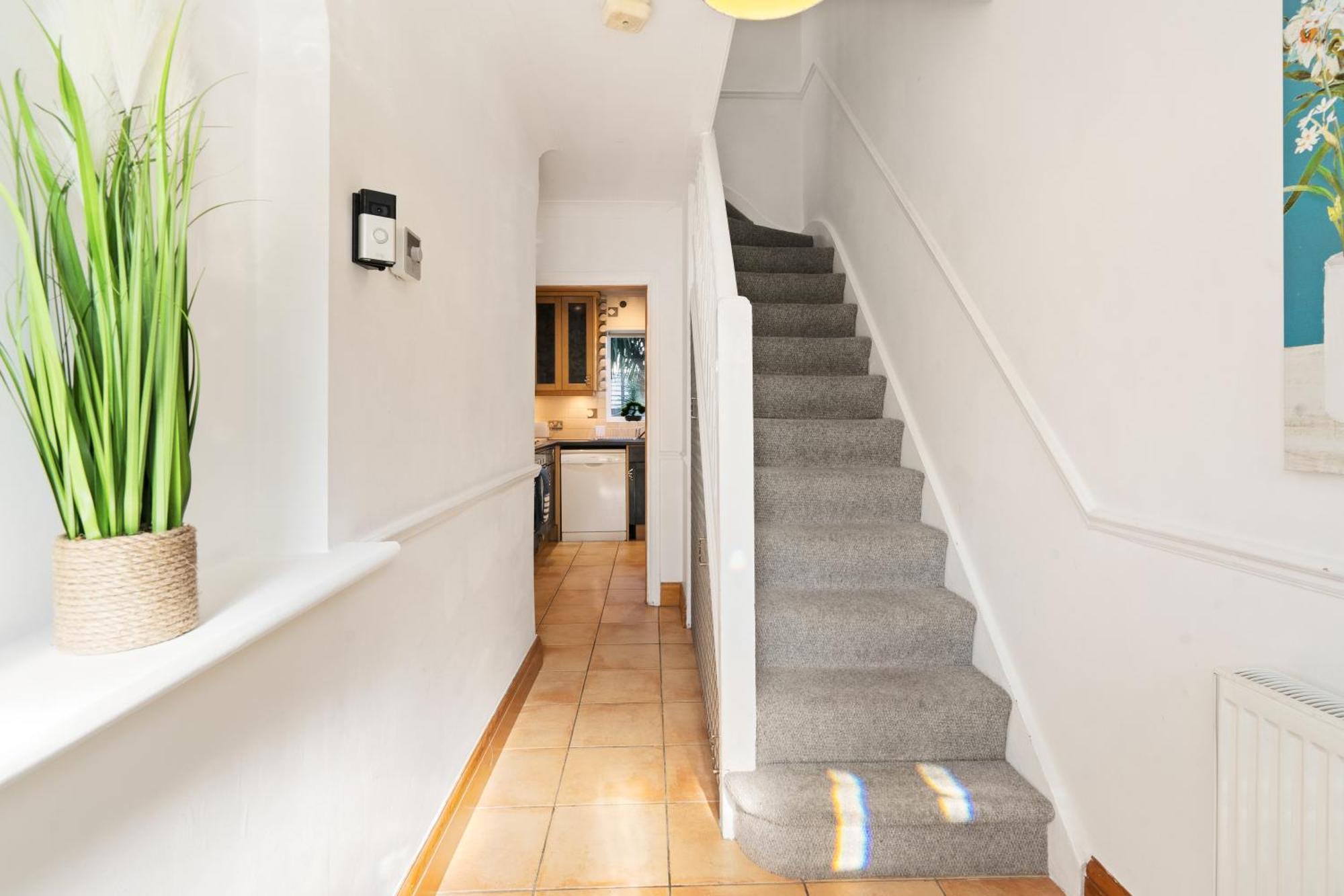 Large House With Free Parking *
