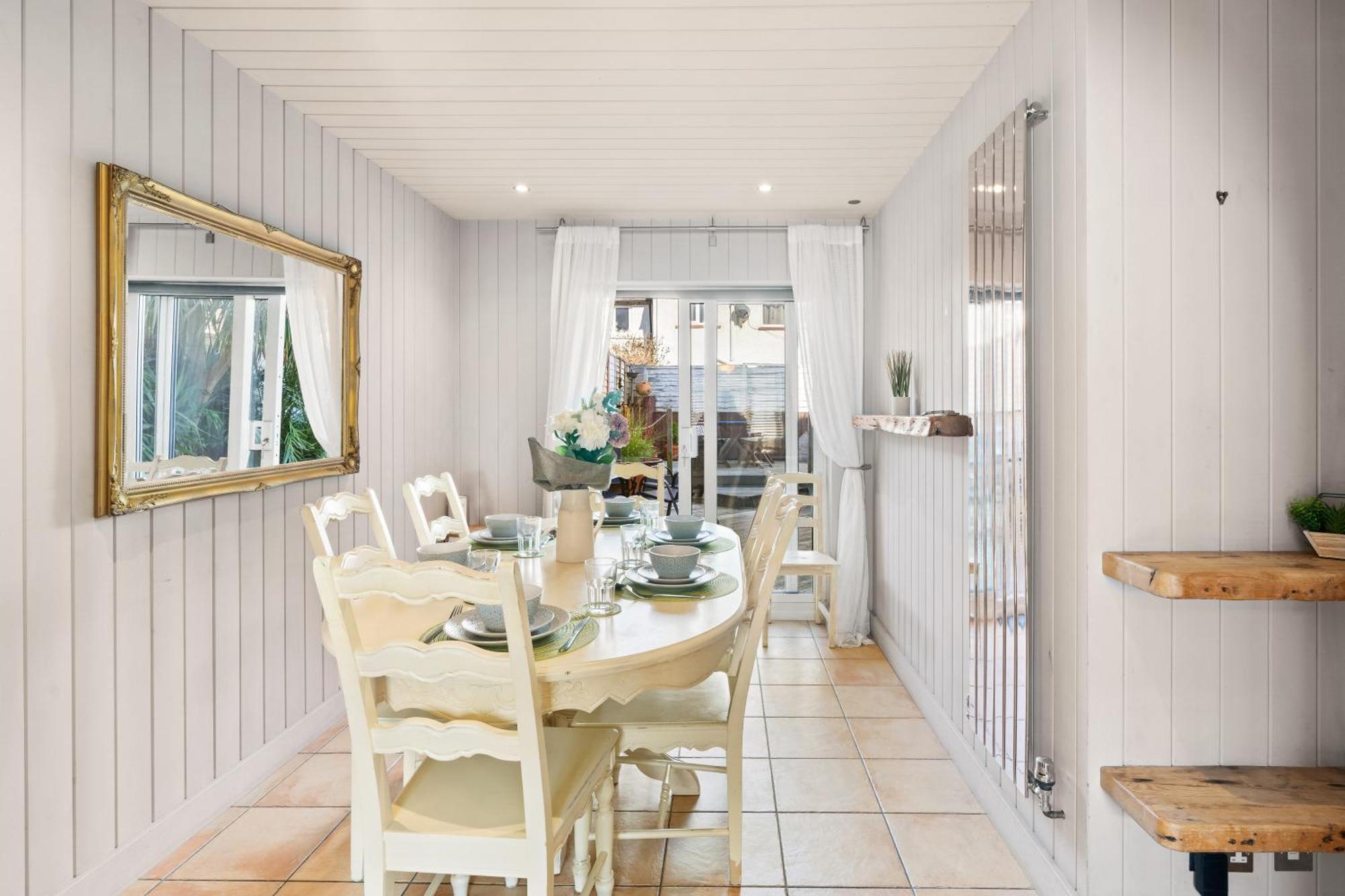 Large House With Free Parking Holiday home *