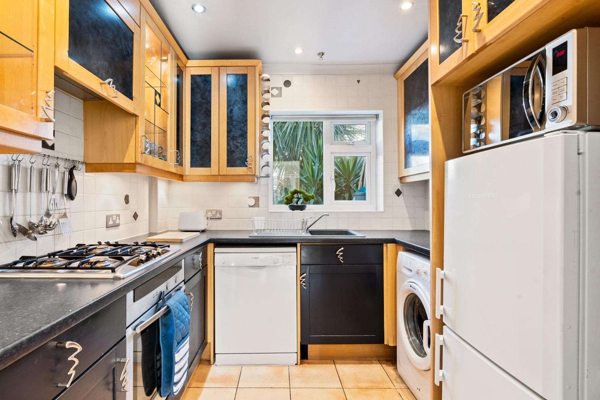 Large House With Free Parking Brighton