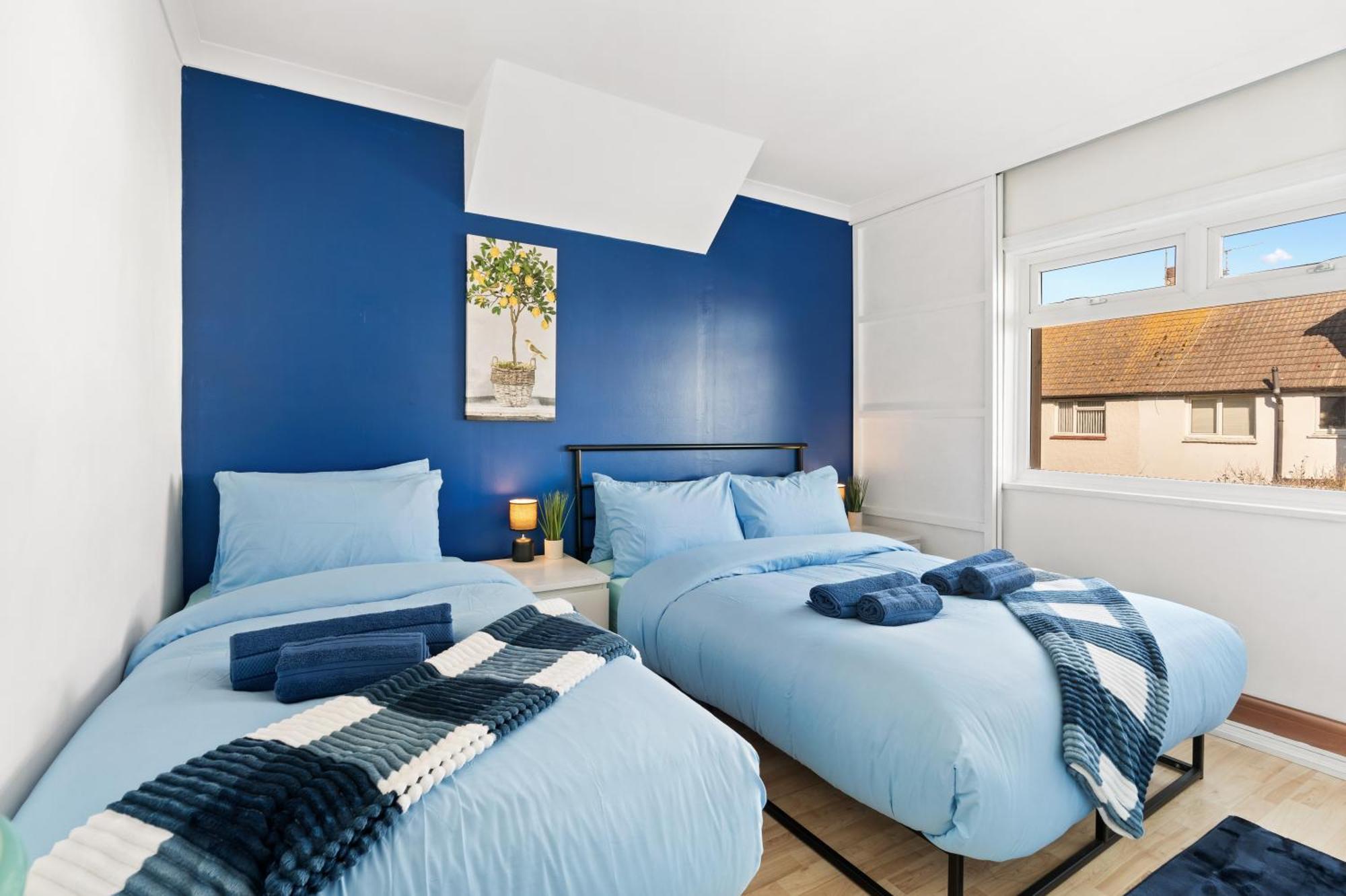 Large House With Free Parking Holiday home