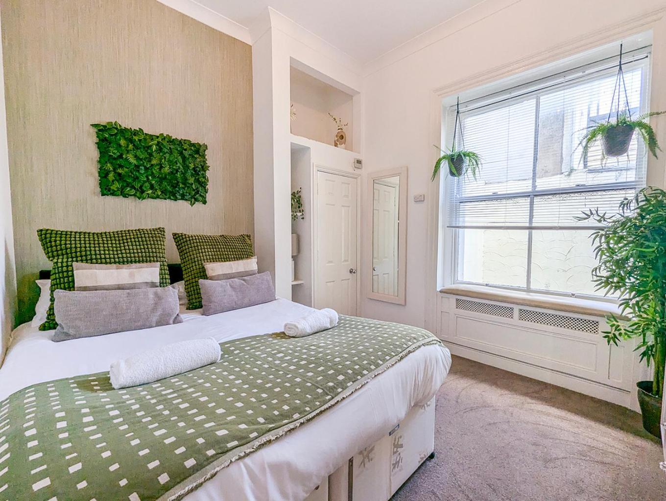 Marine Parade Sea View - By Lets Apartment *